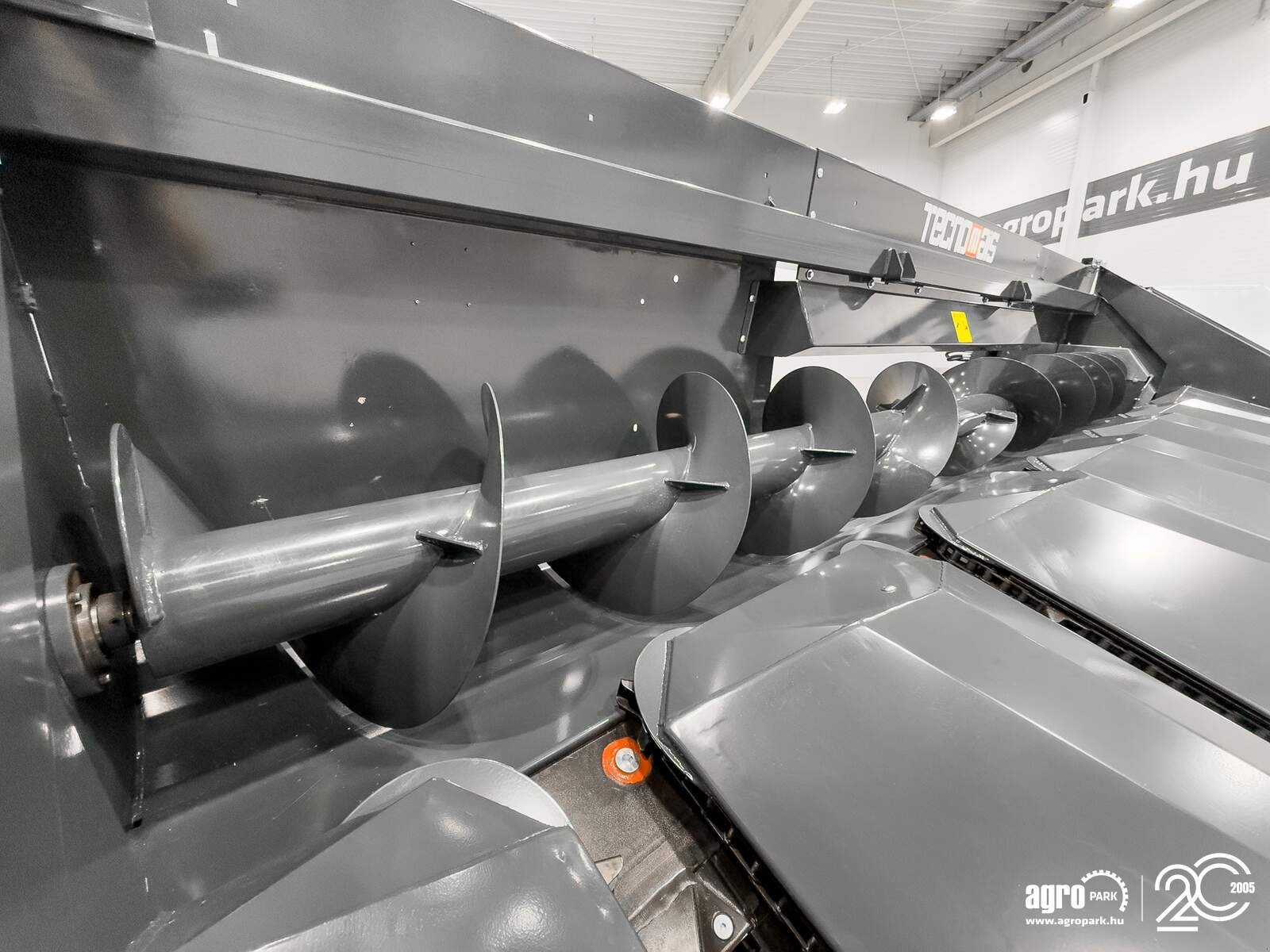 Schneidwerk des Typs Tecnomais TM3 6R 6 row (75 cm), rigid corn header for Claas Tucano and Lexion combines, with chopper and stalk crushers, Gebrauchtmaschine in Csengele (Bild 17)