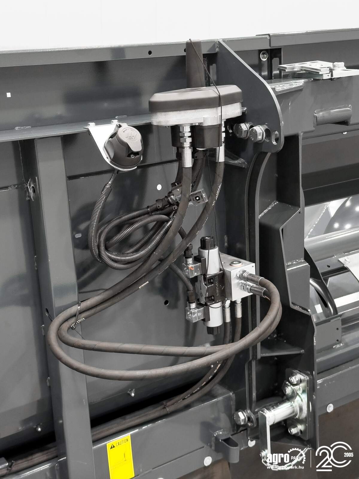 Schneidwerk des Typs Tecnomais TM3 6R 6 row (75 cm), rigid corn header for Claas Tucano and Lexion combines, with chopper and stalk crushers, Gebrauchtmaschine in Csengele (Bild 20)