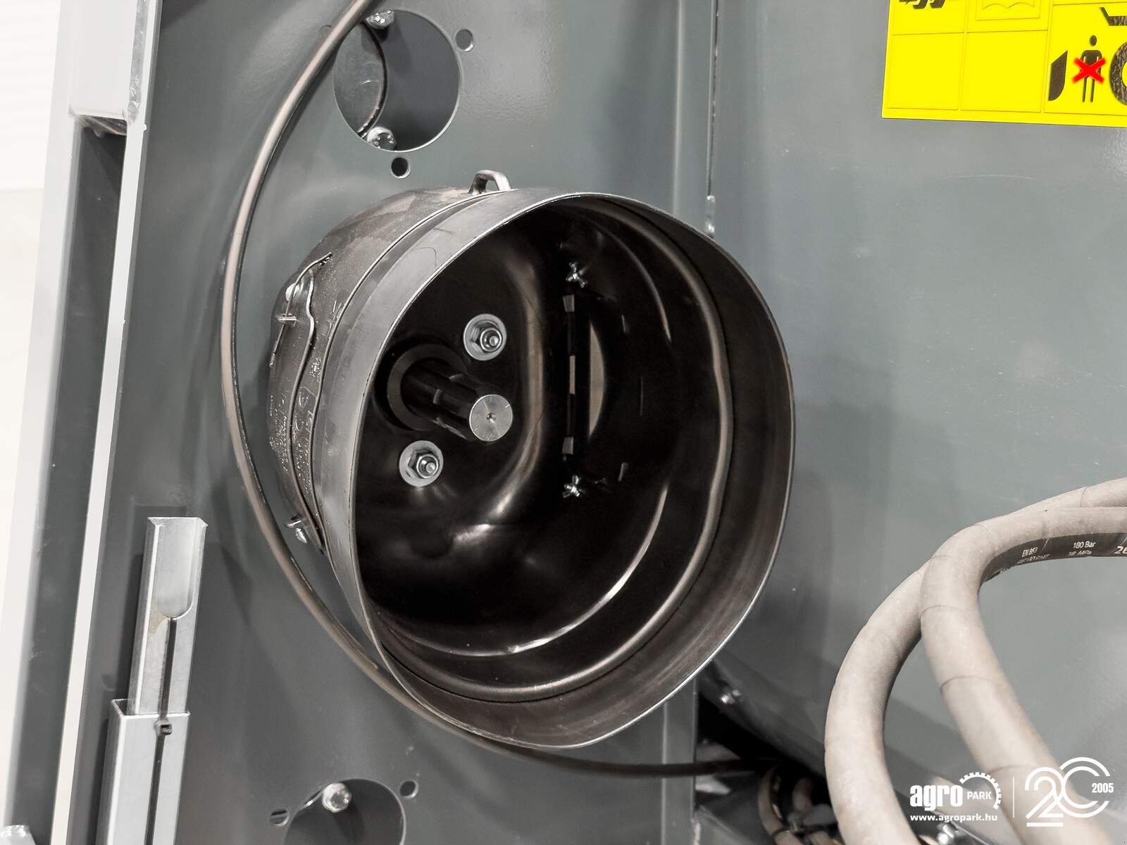 Schneidwerk des Typs Tecnomais TM3 6R 6 row (75 cm), rigid corn header for Claas Tucano and Lexion combines, with chopper and stalk crushers, Gebrauchtmaschine in Csengele (Bild 22)