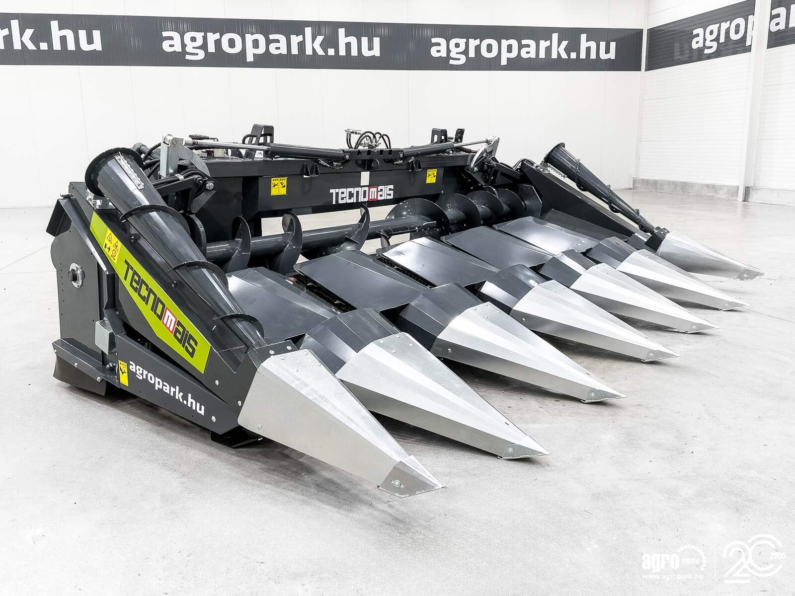 Schneidwerk des Typs Tecnomais TMRP2 6R-F corn header, 6 row, foldable, 75 cm, for Claas Tucano and Lexion combines, chopper, stalk crushers, Gebrauchtmaschine in Csengele (Bild 2)