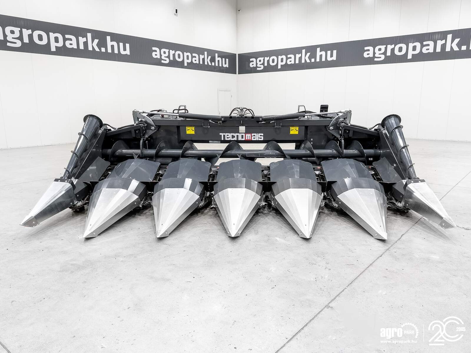 Schneidwerk des Typs Tecnomais TMRP2 6R-F corn header, 6 row, foldable, 75 cm, for Claas Tucano and Lexion combines, chopper, stalk crushers, Gebrauchtmaschine in Csengele (Bild 7)