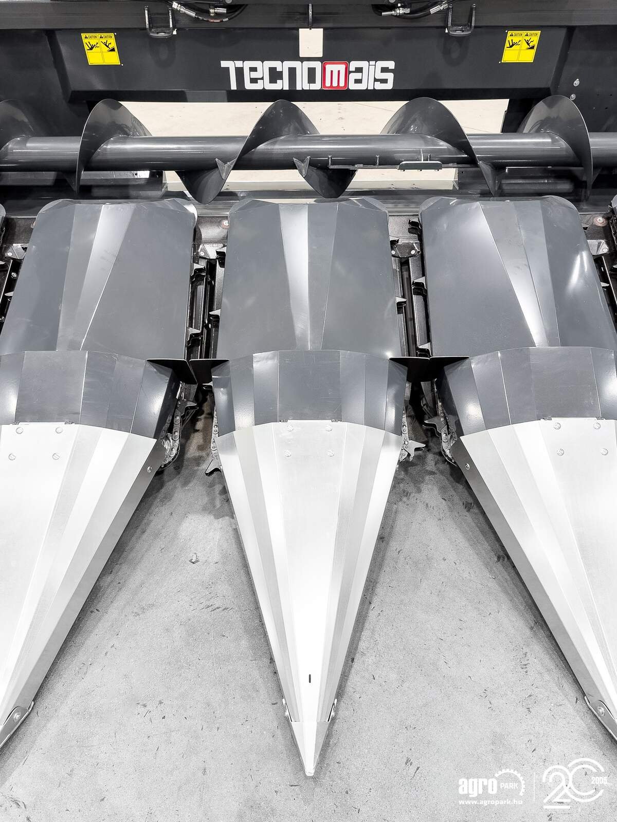 Schneidwerk des Typs Tecnomais TMRP2 6R-F corn header, 6 row, foldable, 75 cm, for Claas Tucano and Lexion combines, chopper, stalk crushers, Gebrauchtmaschine in Csengele (Bild 11)