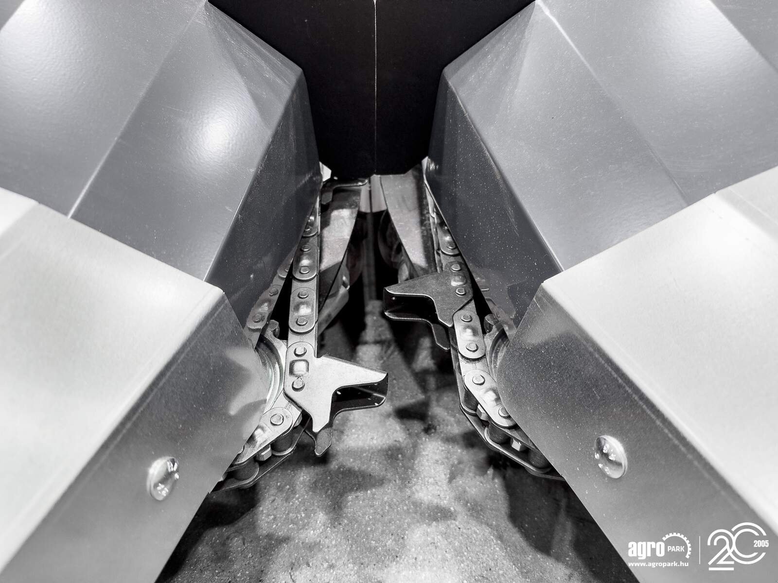 Schneidwerk des Typs Tecnomais TMRP2 6R-F corn header, 6 row, foldable, 75 cm, for Claas Tucano and Lexion combines, chopper, stalk crushers, Gebrauchtmaschine in Csengele (Bild 12)