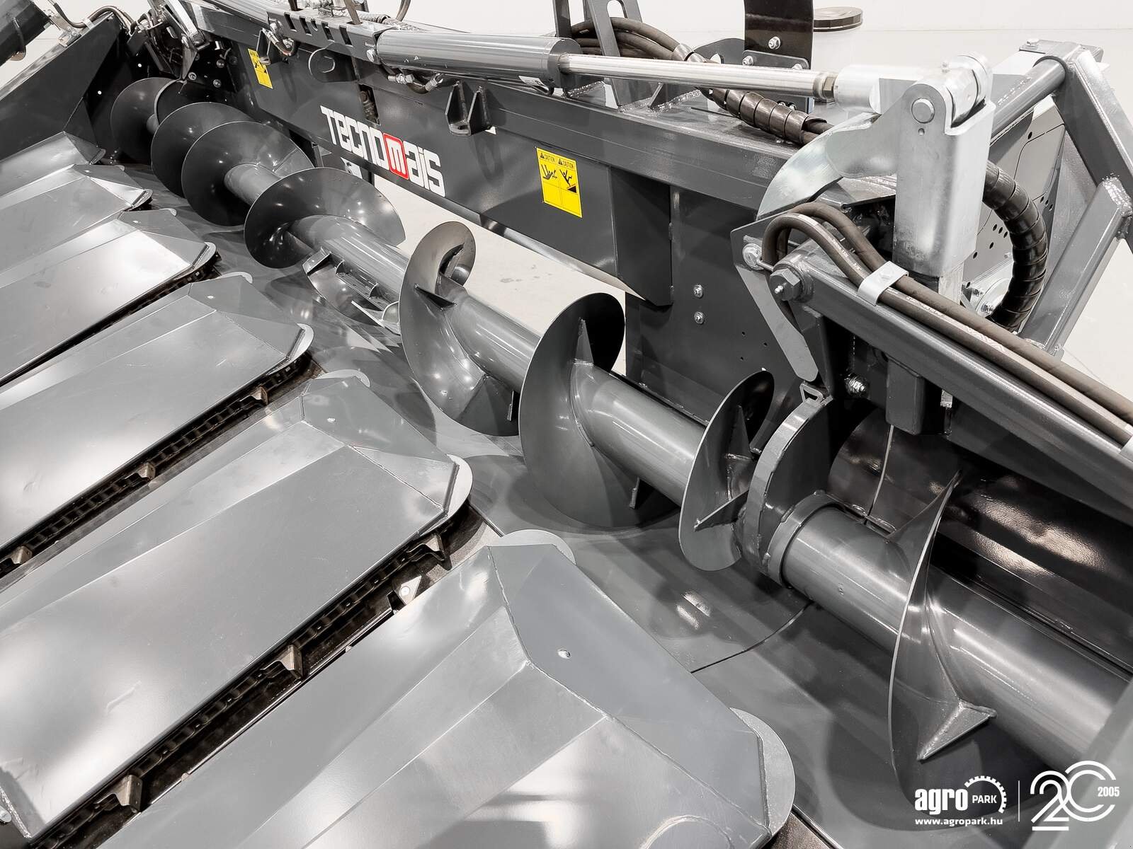 Schneidwerk des Typs Tecnomais TMRP2 6R-F corn header, 6 row, foldable, 75 cm, for Claas Tucano and Lexion combines, chopper, stalk crushers, Gebrauchtmaschine in Csengele (Bild 14)