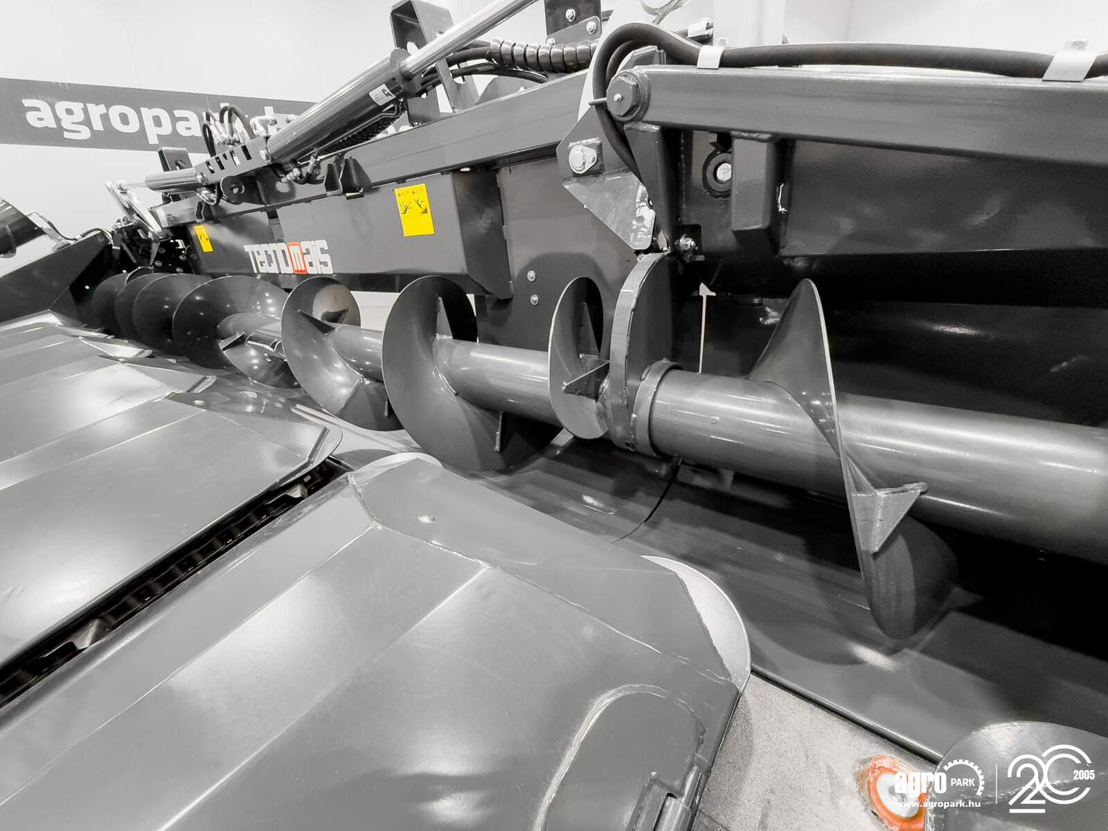 Schneidwerk des Typs Tecnomais TMRP2 6R-F corn header, 6 row, foldable, 75 cm, for Claas Tucano and Lexion combines, chopper, stalk crushers, Gebrauchtmaschine in Csengele (Bild 15)