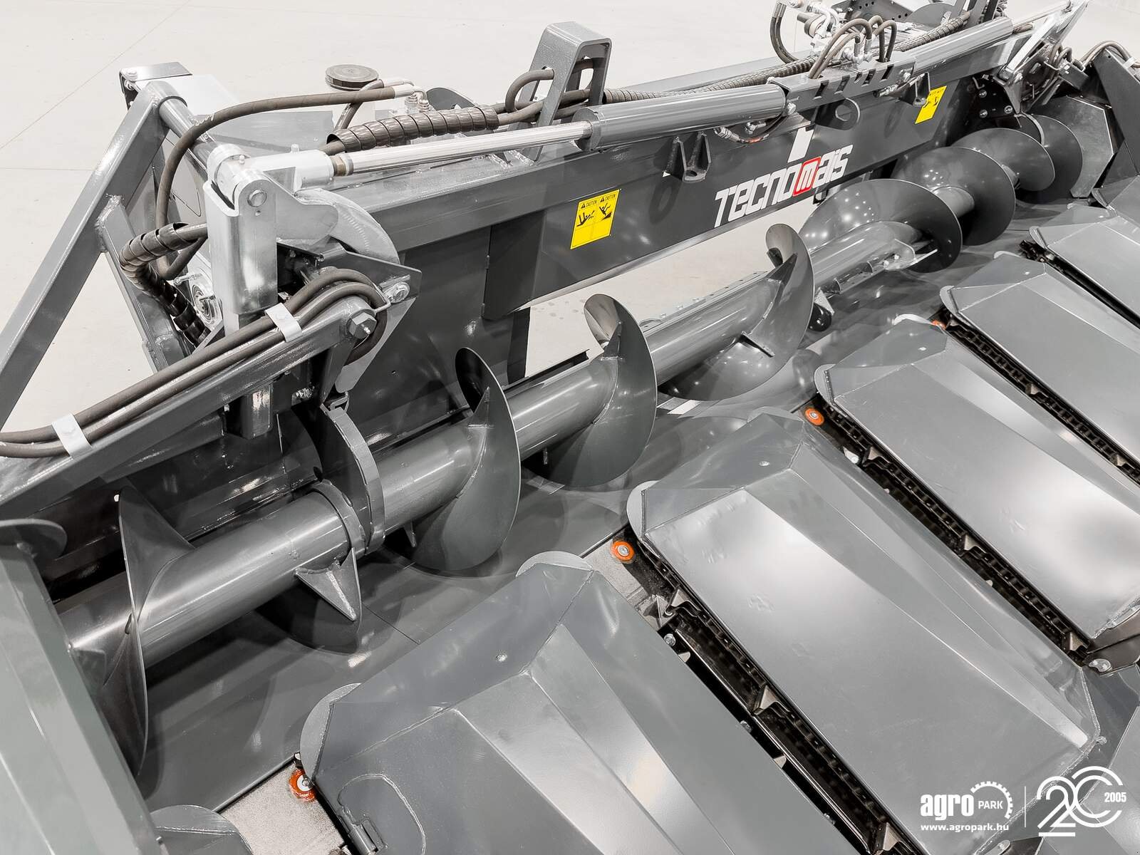 Schneidwerk des Typs Tecnomais TMRP2 6R-F corn header, 6 row, foldable, 75 cm, for Claas Tucano and Lexion combines, chopper, stalk crushers, Gebrauchtmaschine in Csengele (Bild 16)