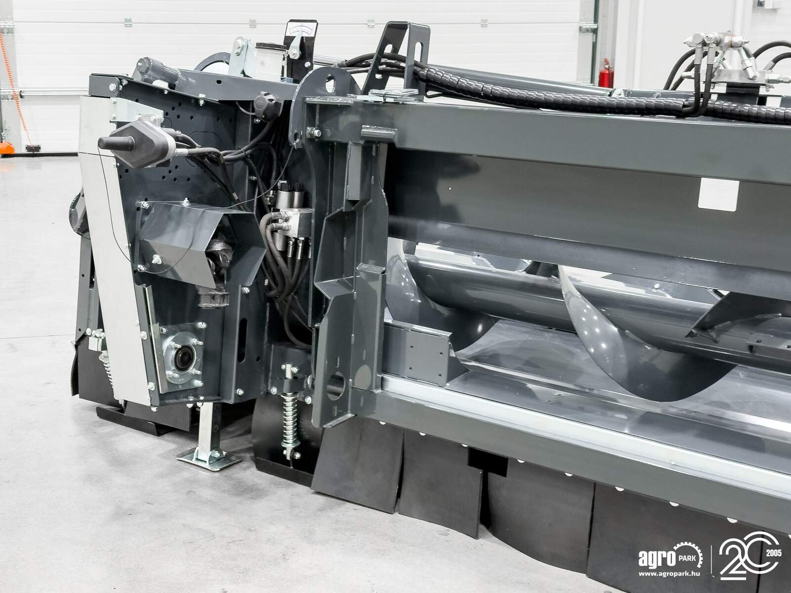 Schneidwerk des Typs Tecnomais TMRP2 6R-F corn header, 6 row, foldable, 75 cm, for Claas Tucano and Lexion combines, chopper, stalk crushers, Gebrauchtmaschine in Csengele (Bild 20)