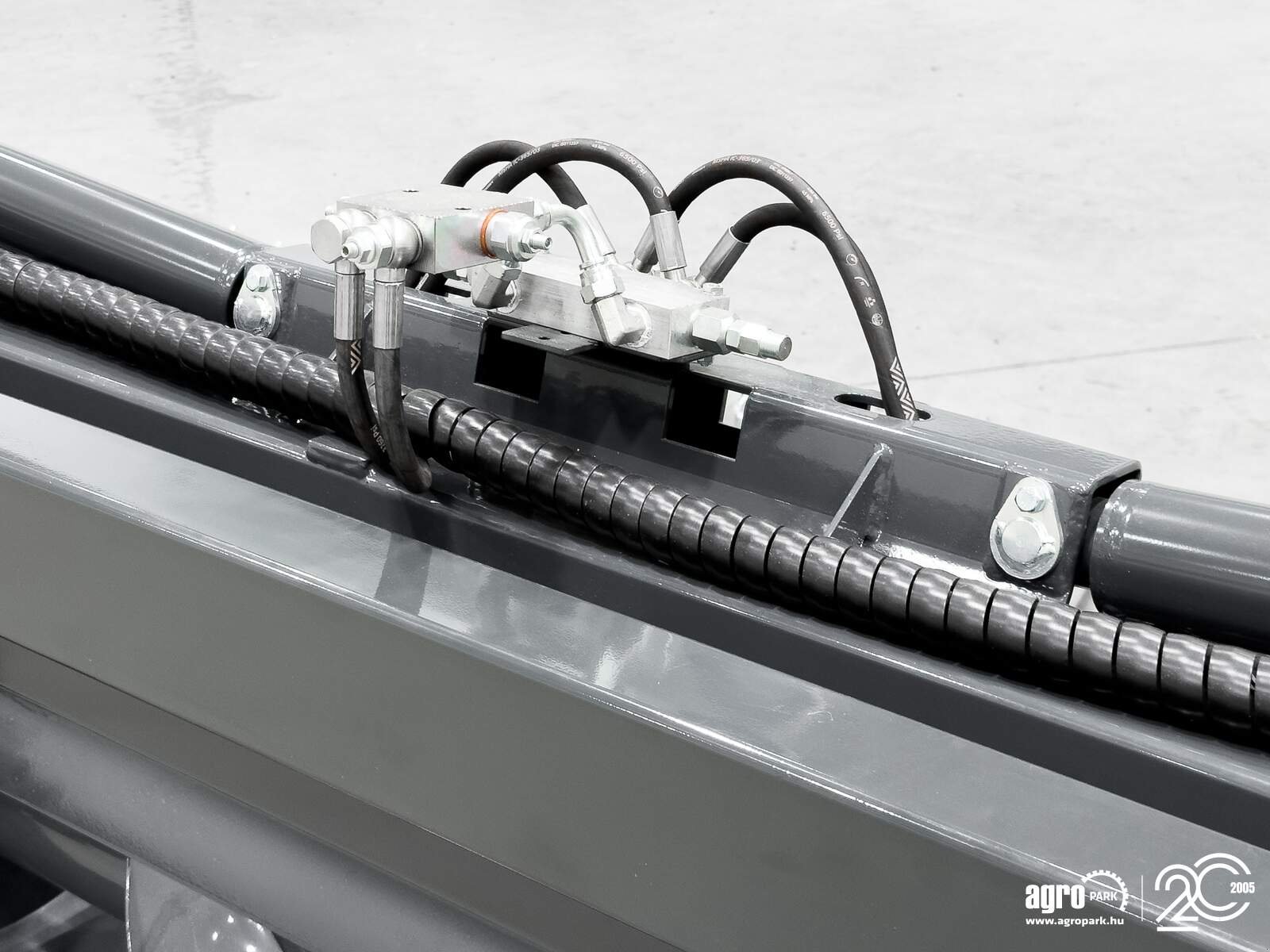 Schneidwerk des Typs Tecnomais TMRP2 6R-F corn header, 6 row, foldable, 75 cm, for Claas Tucano and Lexion combines, chopper, stalk crushers, Gebrauchtmaschine in Csengele (Bild 27)