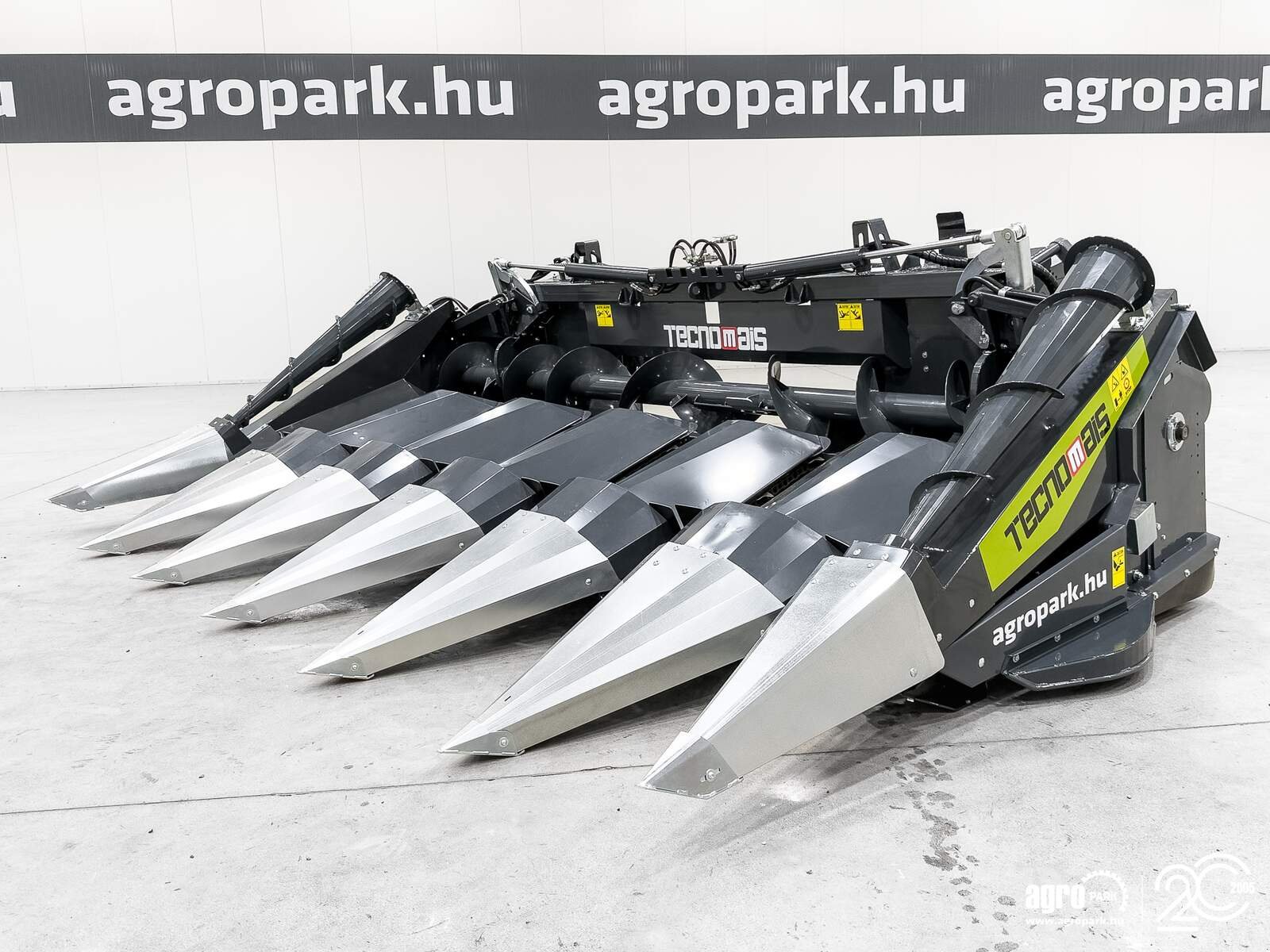 Schneidwerk of the type Tecnomais TMRP2 6R-F corn header, 6 row, foldable, 75 cm, for John Deere W and T combines, chopper, stalk crushers, Gebrauchtmaschine in Csengele (Picture 1)