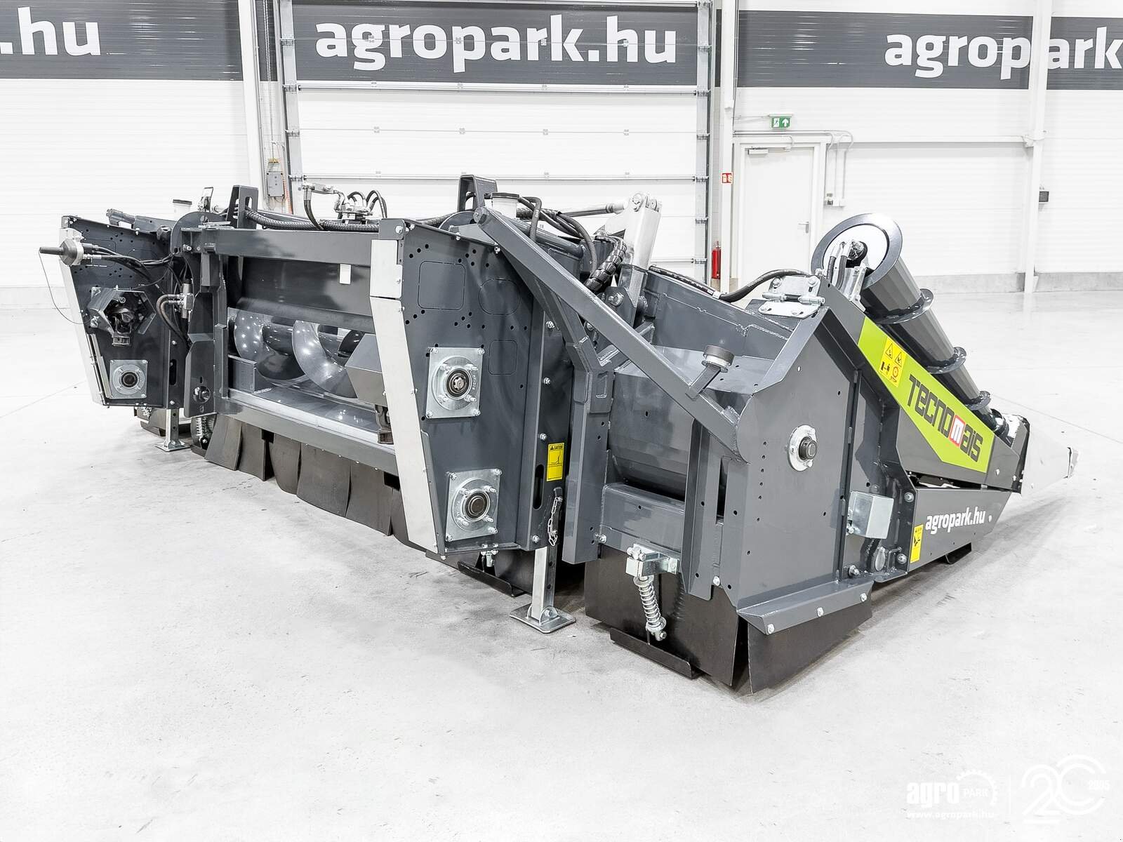 Schneidwerk of the type Tecnomais TMRP2 6R-F corn header, 6 row, foldable, 75 cm, for John Deere W and T combines, chopper, stalk crushers, Gebrauchtmaschine in Csengele (Picture 3)