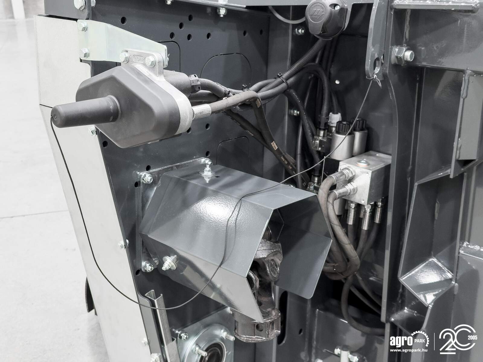 Schneidwerk of the type Tecnomais TMRP2 6R-F corn header, 6 row, foldable, 75 cm, for John Deere W and T combines, chopper, stalk crushers, Gebrauchtmaschine in Csengele (Picture 24)