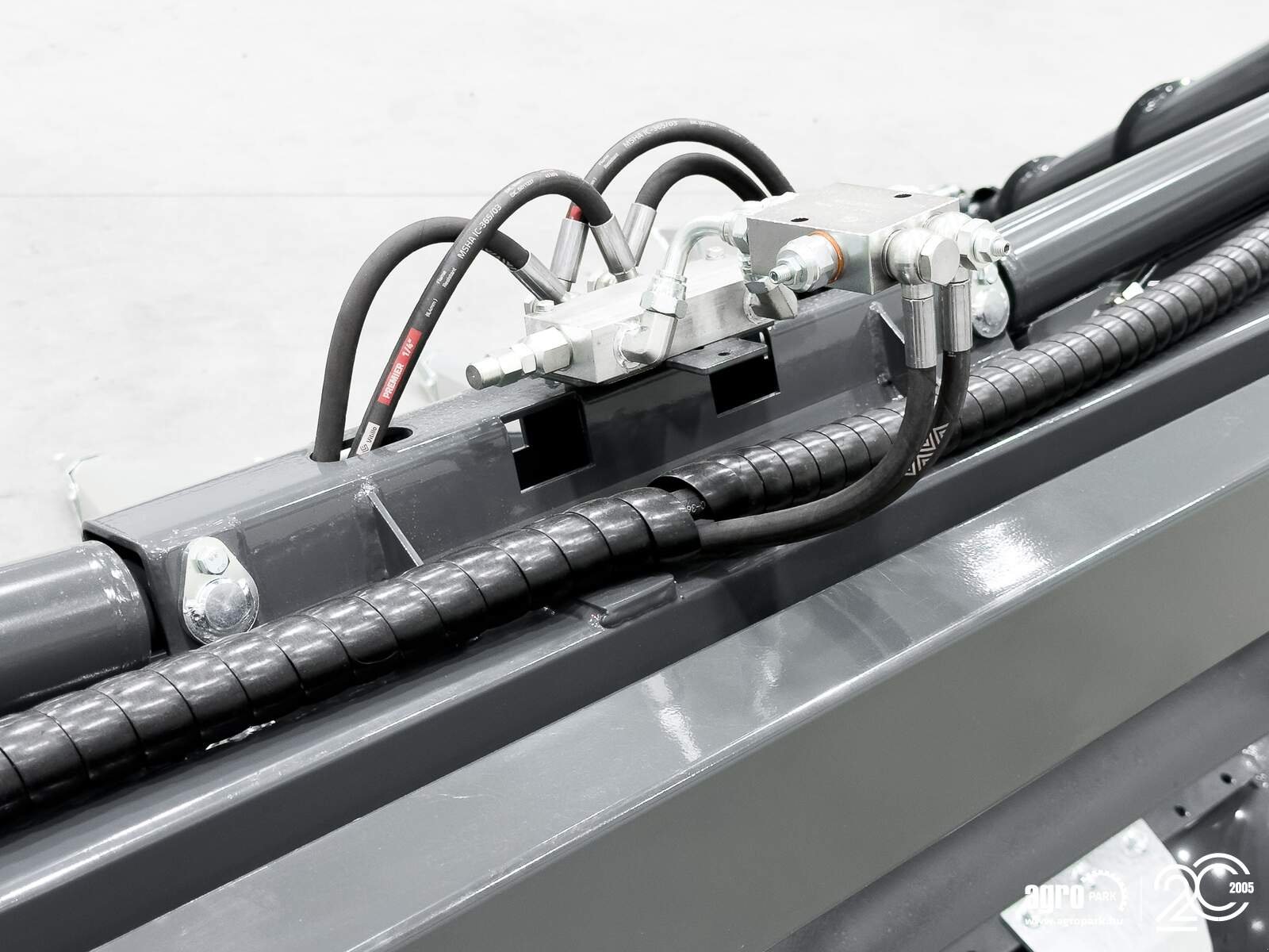 Schneidwerk of the type Tecnomais TMRP2 6R-F corn header, 6 row, foldable, 75 cm, for John Deere W and T combines, chopper, stalk crushers, Gebrauchtmaschine in Csengele (Picture 28)