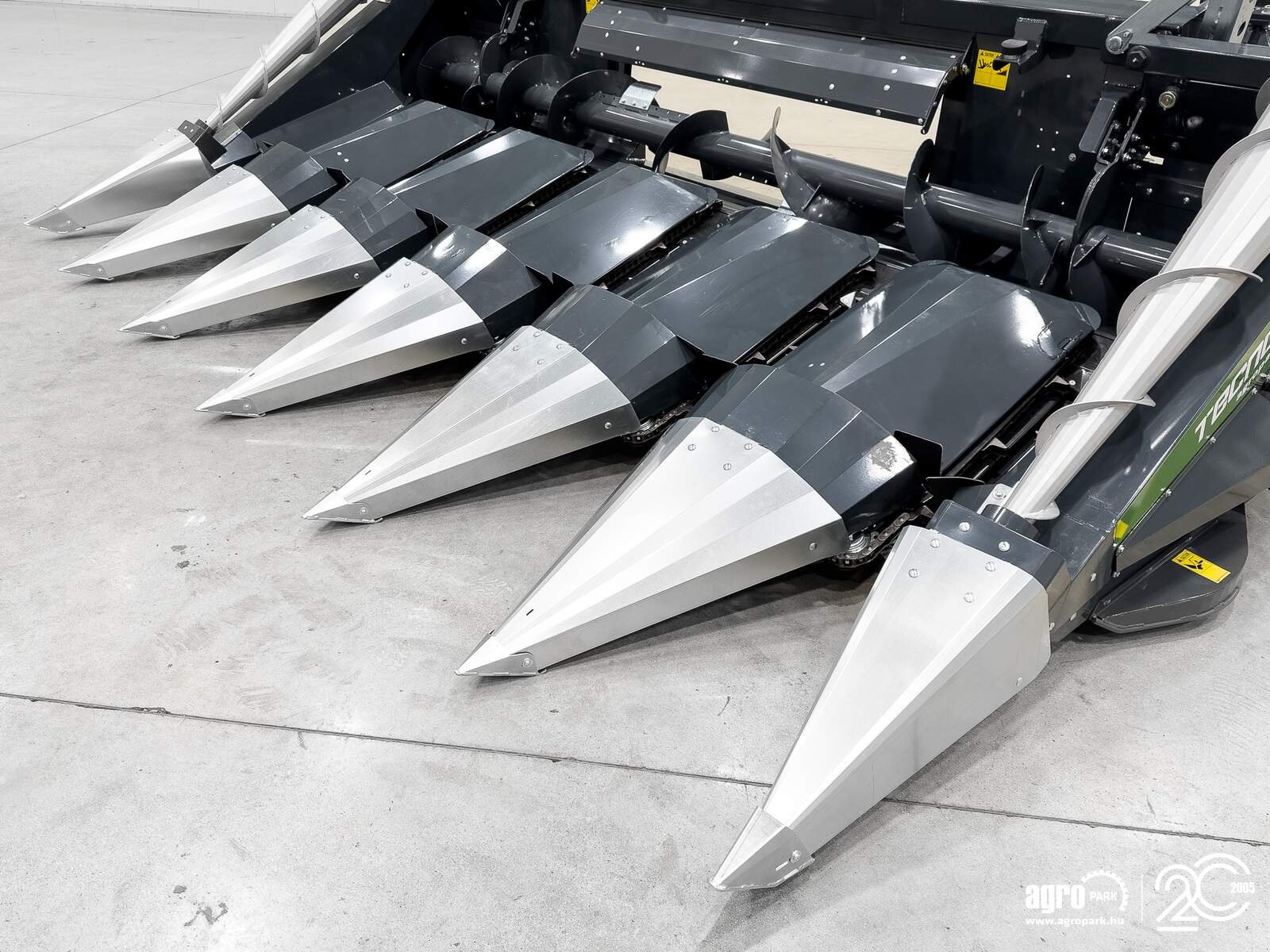 Schneidwerk typu Tecnomais TMRP4 6R-F 6 row (75 cm), foldable corn header, for Case IH and New Holland combines, Gebrauchtmaschine v Csengele (Obrázek 10)