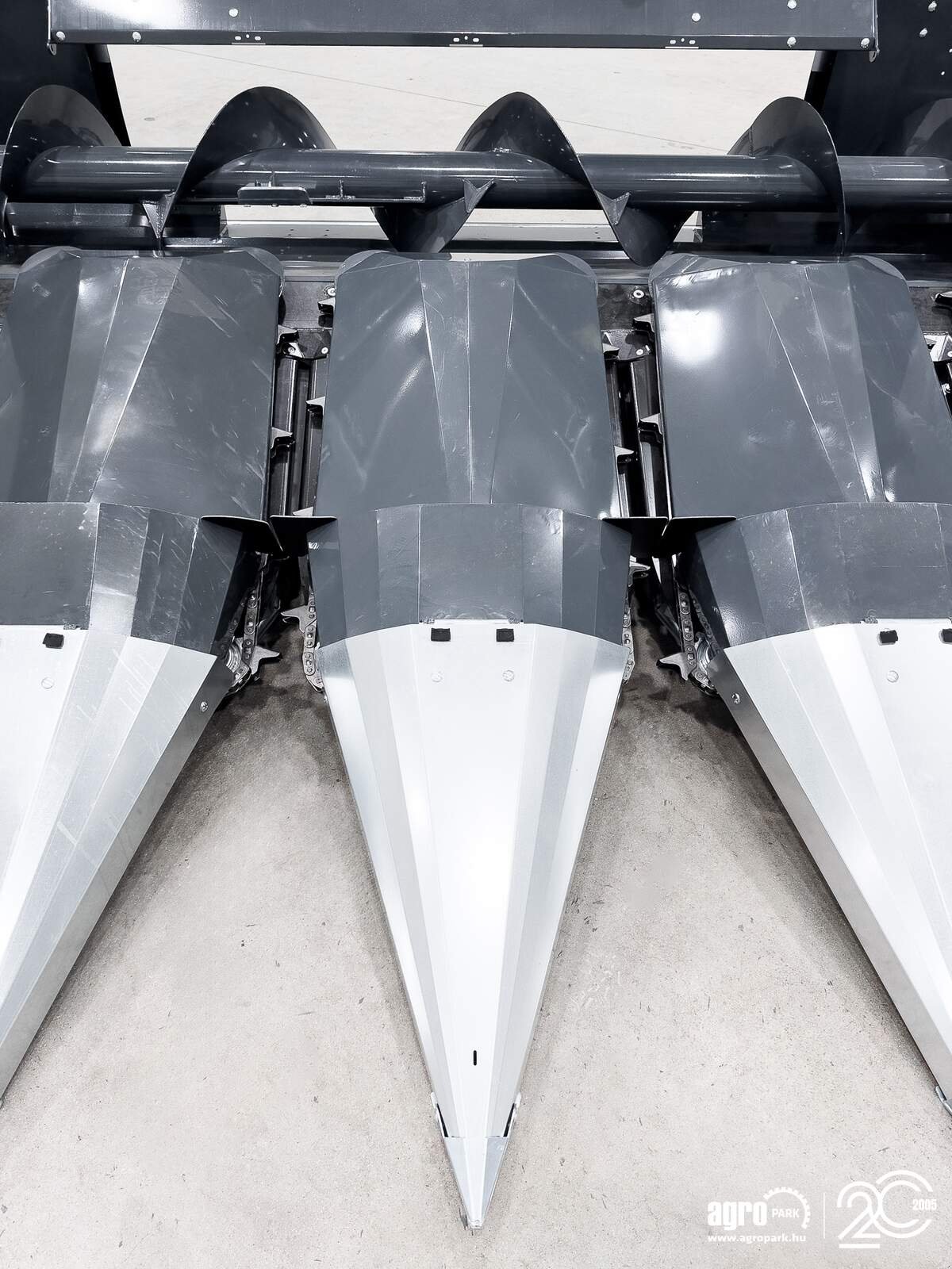 Schneidwerk typu Tecnomais TMRP4 8R-F 8 row (75 cm), foldable corn header, for Case IH and New Holland combines, Gebrauchtmaschine v Csengele (Obrázek 11)