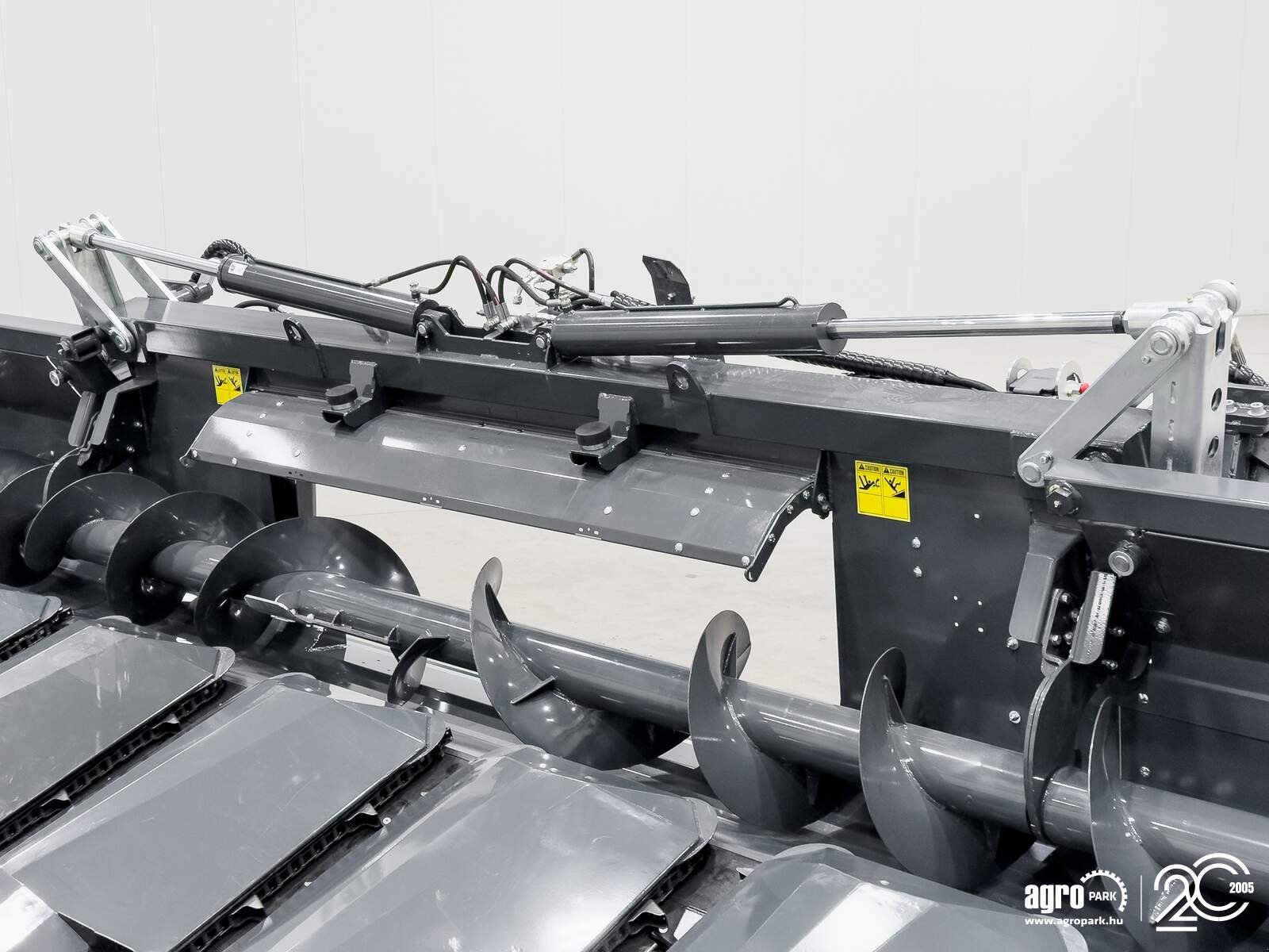 Schneidwerk typu Tecnomais TMRP4 8R-F 8 row (75 cm), foldable corn header, for Case IH and New Holland combines, Gebrauchtmaschine v Csengele (Obrázek 18)