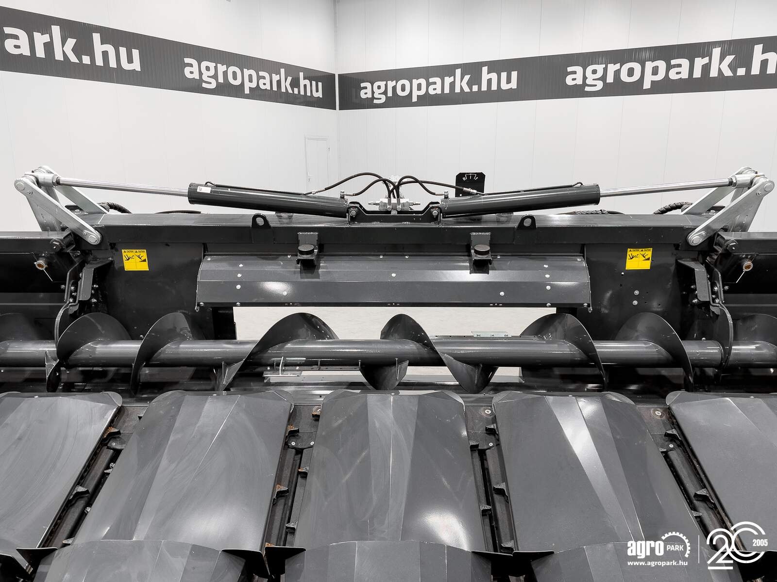 Schneidwerk tipa Tecnomais TMRP4 8R-F 8 row (75 cm), foldable corn header, for John Deere W and T combines, Gebrauchtmaschine u Csengele (Slika 18)