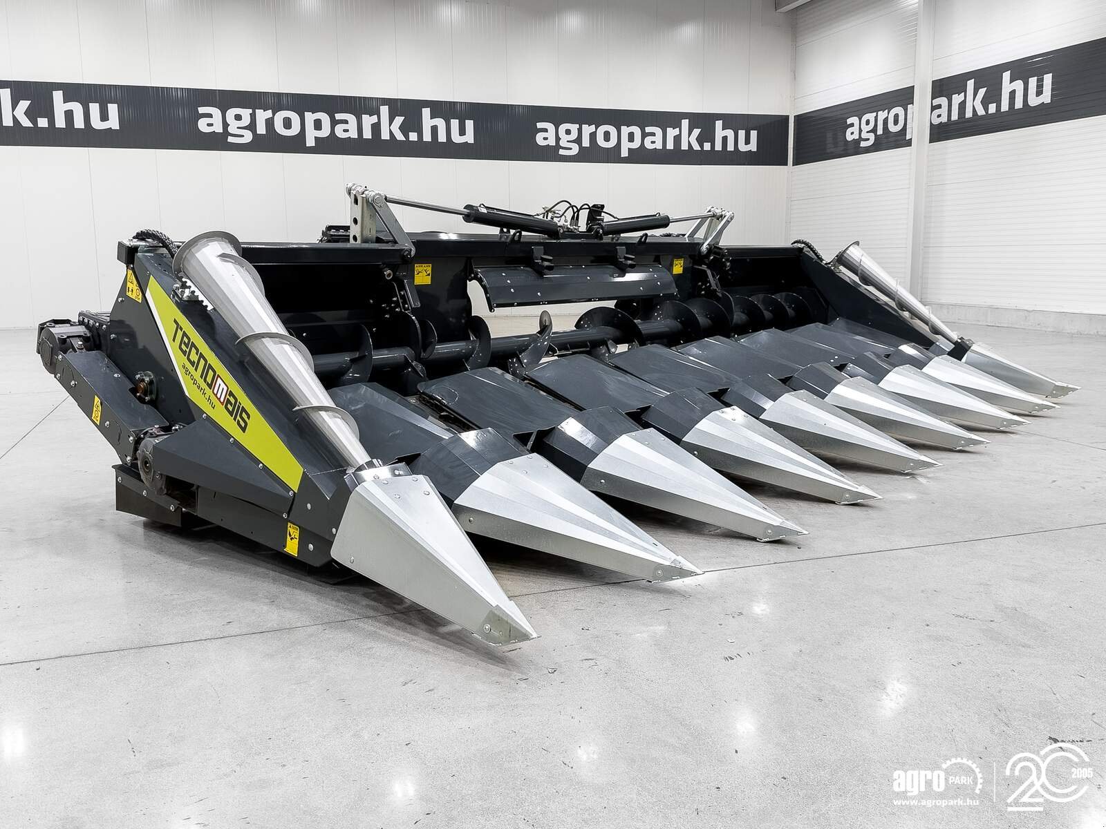 Schneidwerk типа Tecnomais TMRP4 8R-F UNUSED 8 row (75 cm), foldable corn header, for Claas Tucano and Lexion combines, Gebrauchtmaschine в Csengele (Фотография 2)