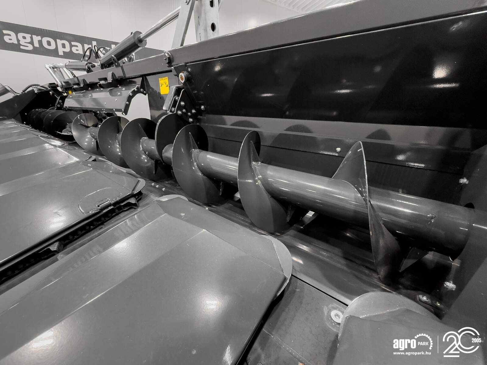 Schneidwerk typu Tecnomais TMRP4 8R-F UNUSED 8 row (75 cm), foldable corn header, for Claas Tucano and Lexion combines, Gebrauchtmaschine w Csengele (Zdjęcie 17)