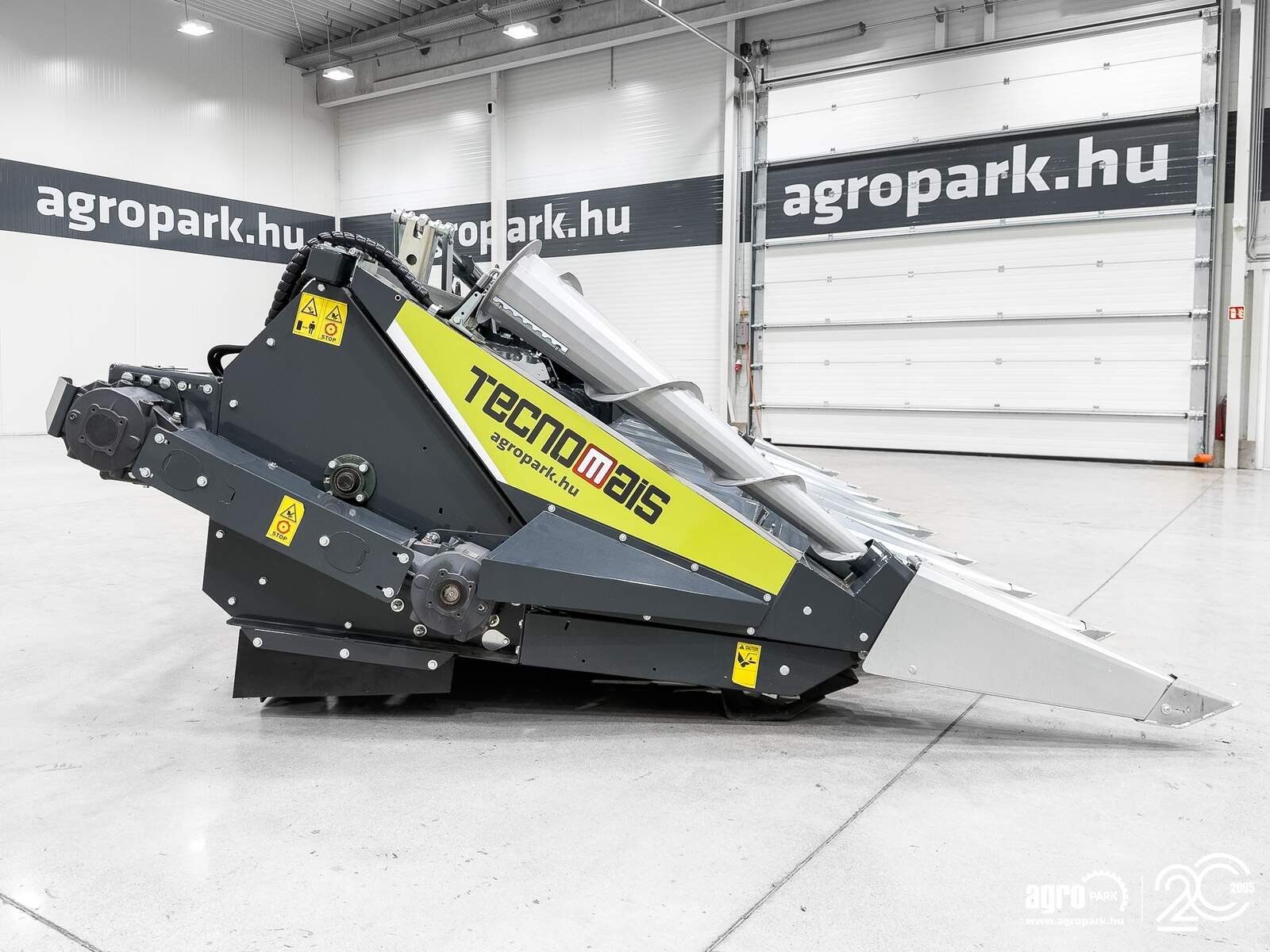 Schneidwerk от тип Tecnomais TMRP4 8R-F UNUSED 8 row (75 cm), foldable corn header, for Claas Tucano and Lexion combines, Gebrauchtmaschine в Csengele (Снимка 8)