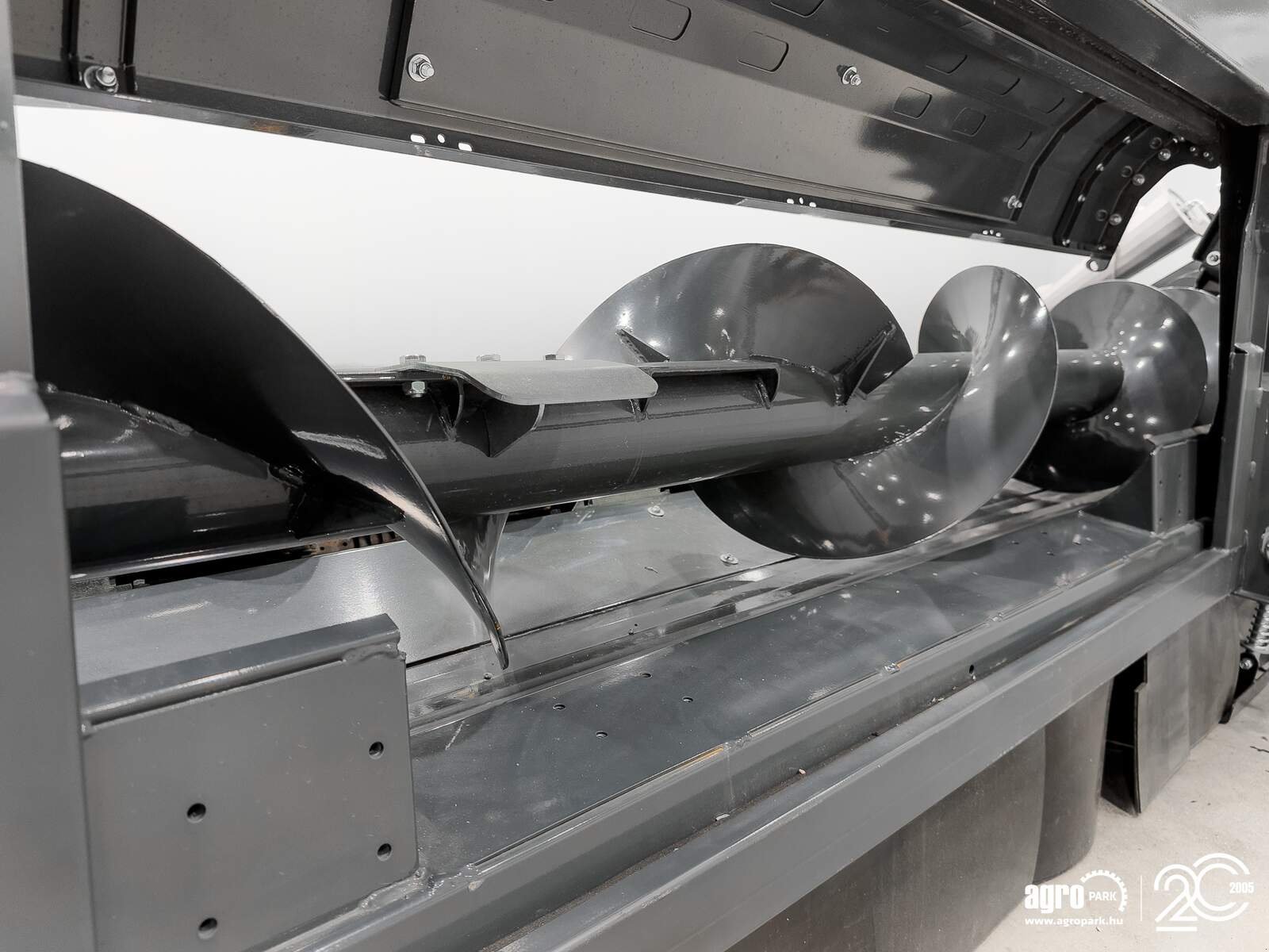 Schneidwerk от тип Tecnomais TMRP4 8R-F UNUSED 8 row (75 cm), foldable corn header, for Claas Tucano and Lexion combines, Gebrauchtmaschine в Csengele (Снимка 22)