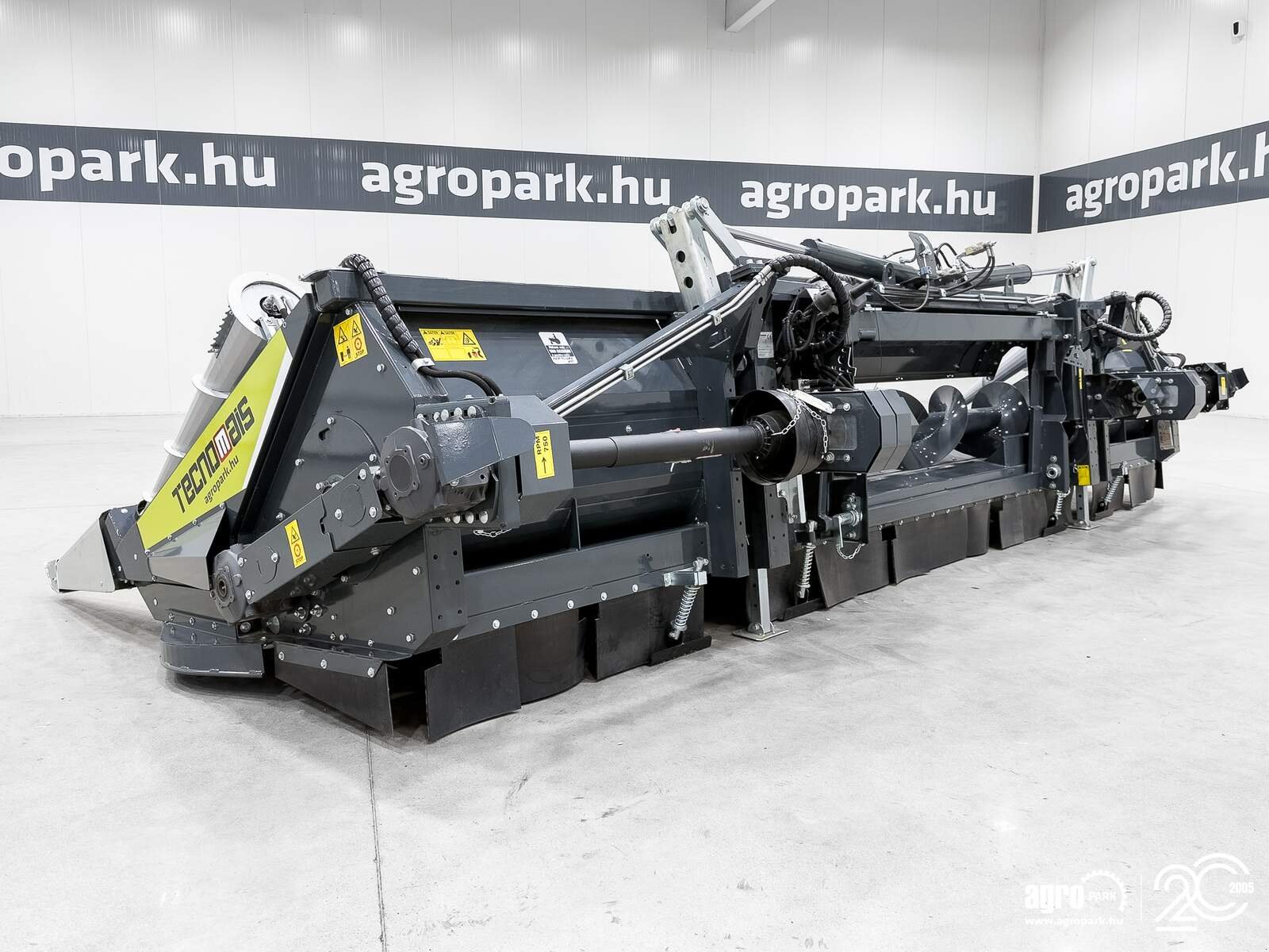 Schneidwerk от тип Tecnomais TMRP4 8R-F UNUSED 8 row (75 cm), foldable corn header, for Claas Tucano and Lexion combines, Gebrauchtmaschine в Csengele (Снимка 4)