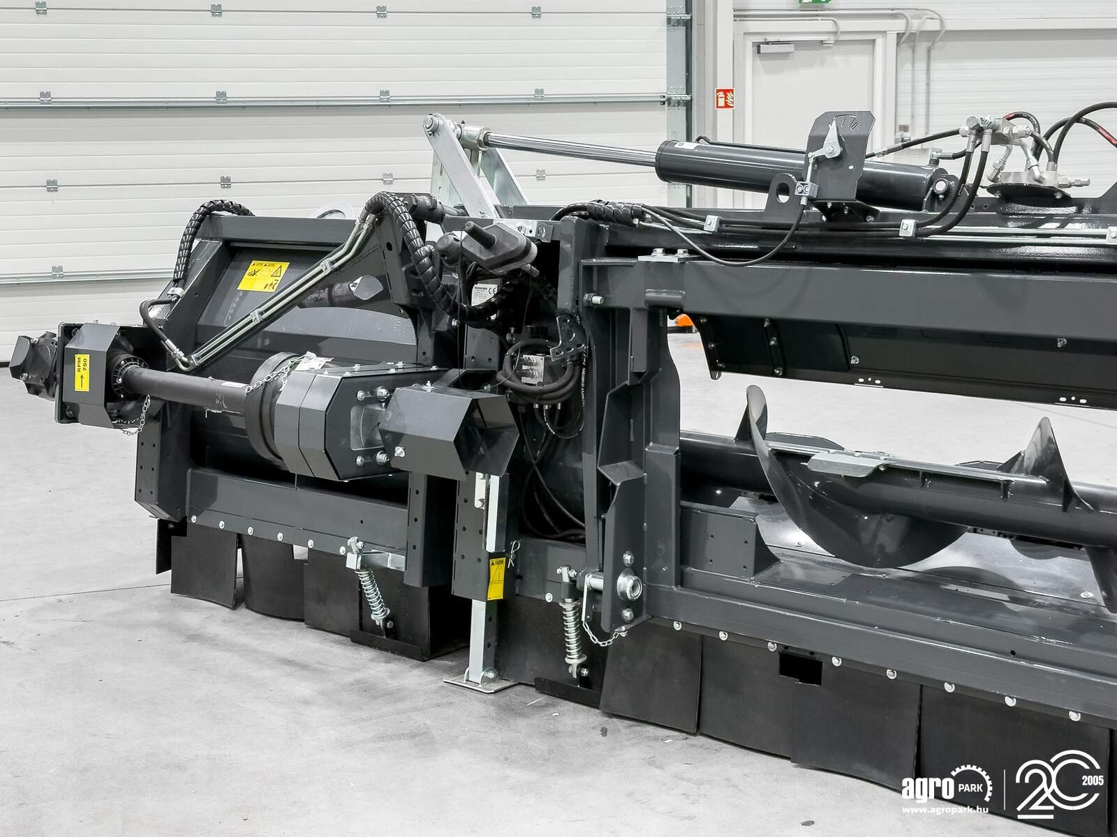 Schneidwerk от тип Tecnomais TMRP4 8R-F UNUSED 8 row (75 cm), foldable corn header, for Claas Tucano and Lexion combines, Gebrauchtmaschine в Csengele (Снимка 23)