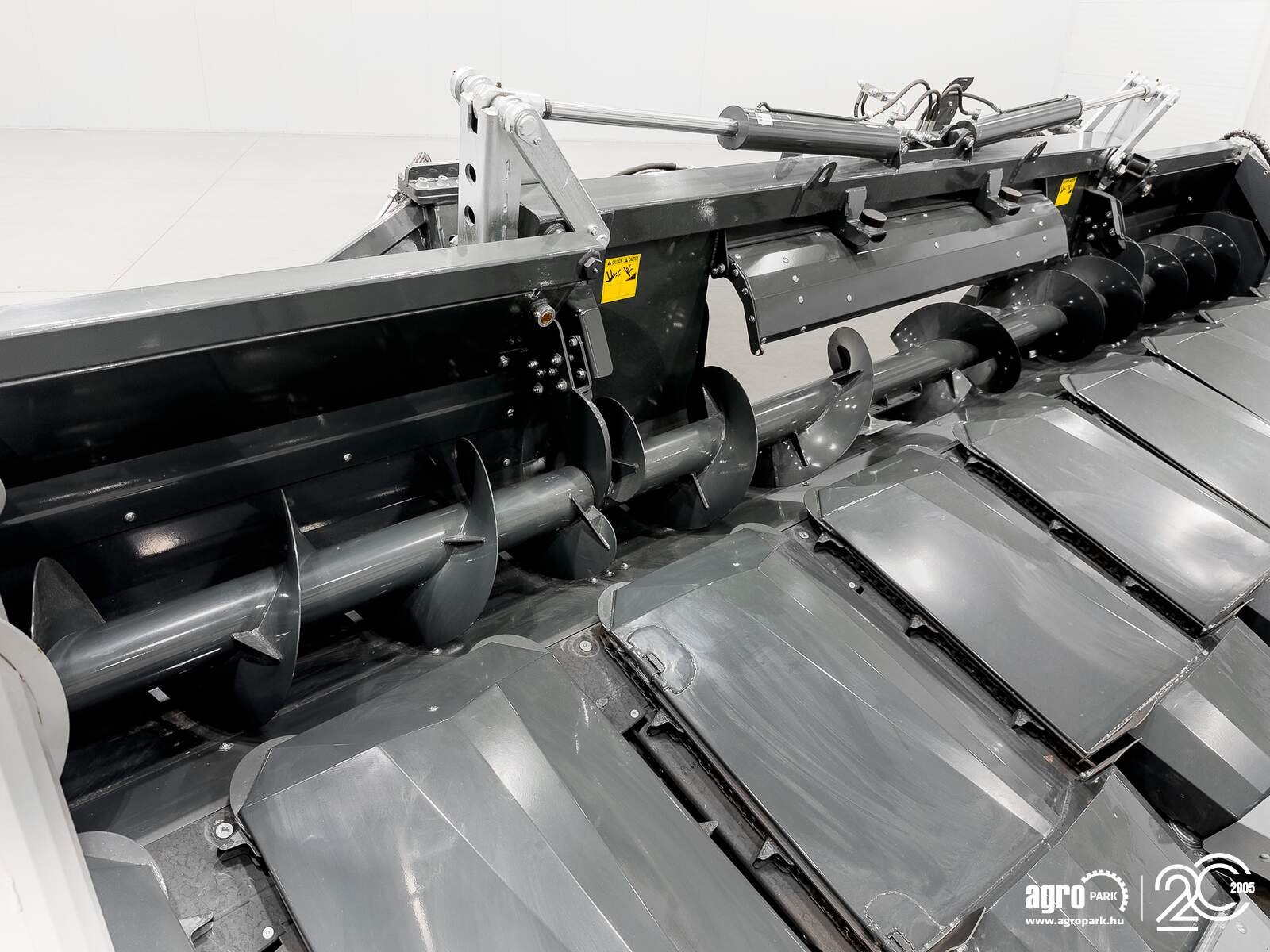 Schneidwerk tipa Tecnomais TMRP4 8R-F UNUSED 8 row (75 cm), foldable corn header, for Claas Tucano and Lexion combines, Gebrauchtmaschine u Csengele (Slika 14)