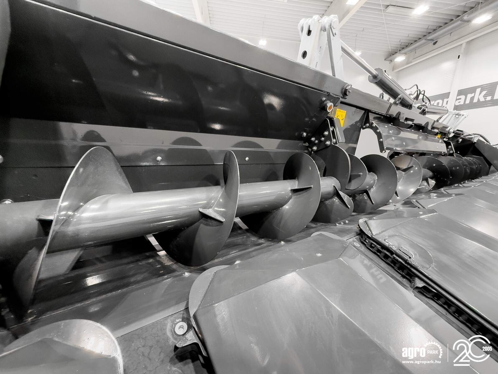 Schneidwerk tipa Tecnomais TMRP4 8R-F UNUSED 8 row (75 cm), foldable corn header, for Claas Tucano and Lexion combines, Gebrauchtmaschine u Csengele (Slika 15)