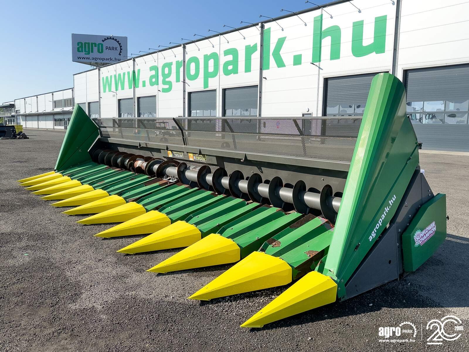 Schneidwerk typu Ziegler Sunflower Champion 12R John Deere 12 row sunflower header, 75 cm row distance, for John Deere S and T combines, Gebrauchtmaschine v Csengele (Obrázek 1)