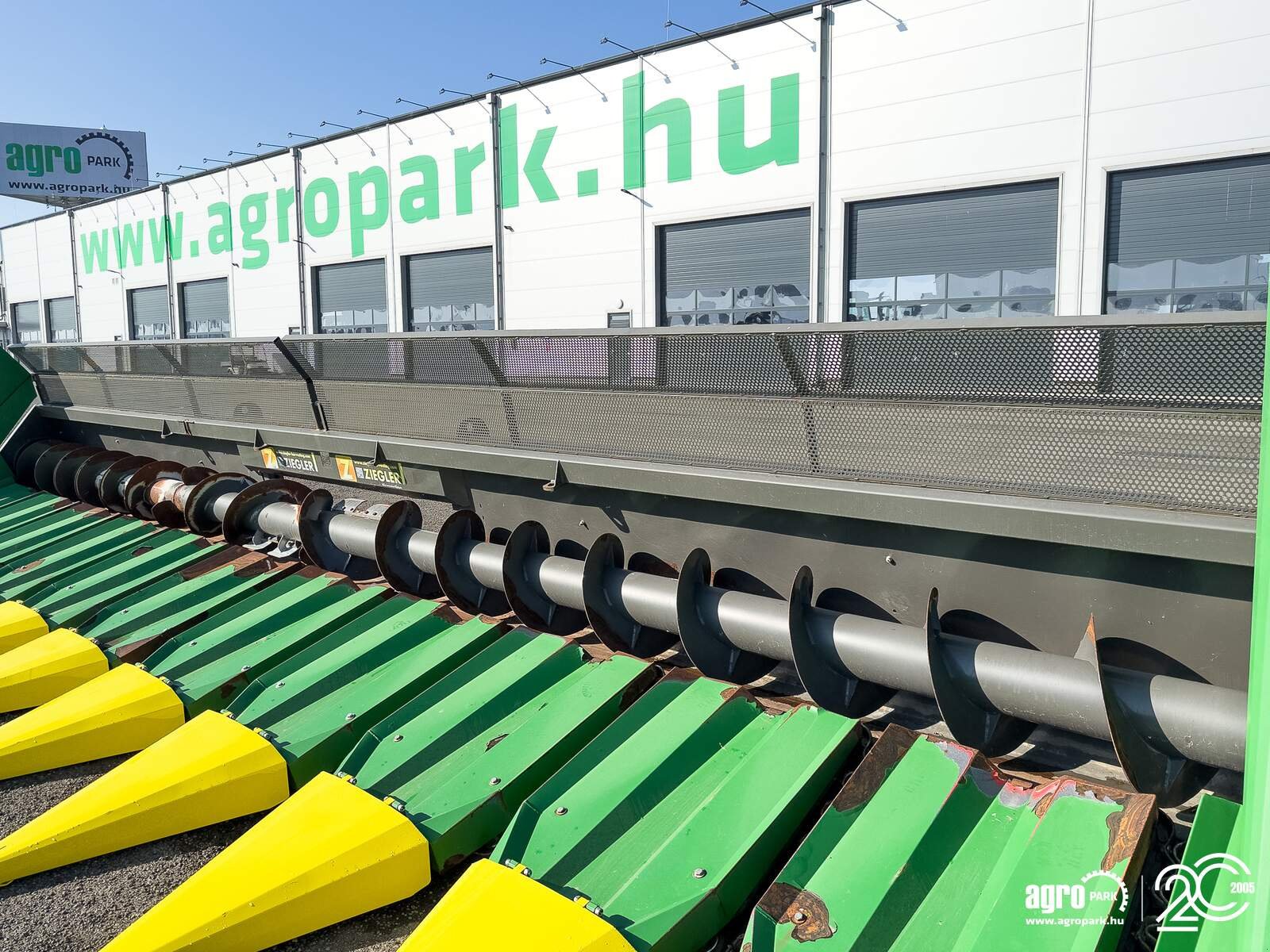 Schneidwerk typu Ziegler Sunflower Champion 12R John Deere 12 row sunflower header, 75 cm row distance, for John Deere S and T combines, Gebrauchtmaschine v Csengele (Obrázek 15)