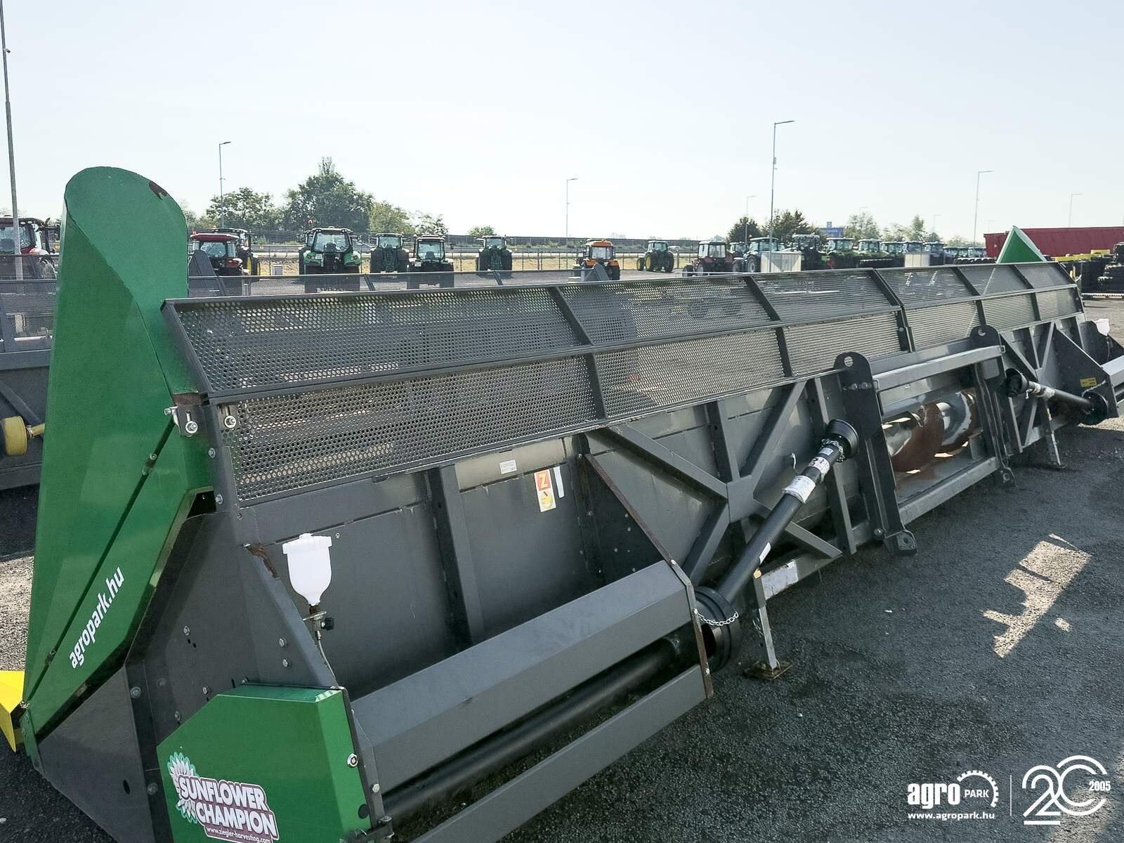 Schneidwerk typu Ziegler Sunflower Champion 12R John Deere 12 row sunflower header, 75 cm row distance, for John Deere S and T combines, Gebrauchtmaschine v Csengele (Obrázek 16)