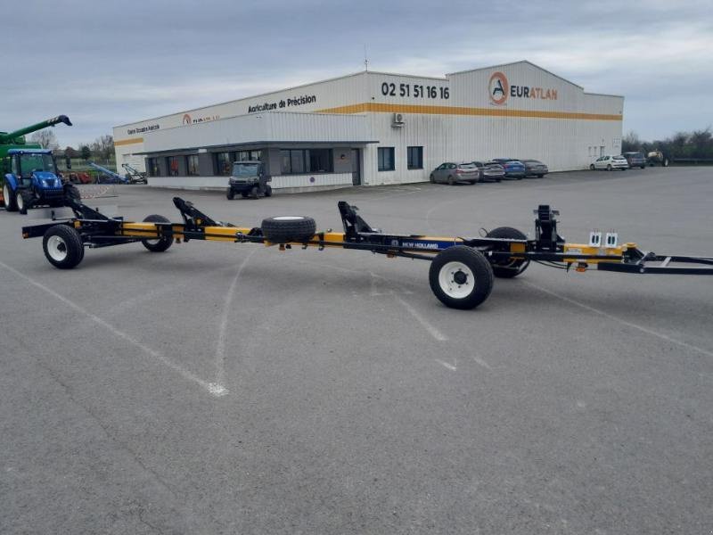 Schneidwerkswagen des Typs New Holland CHARIOT, Gebrauchtmaschine in ANTIGNY (Bild 1)