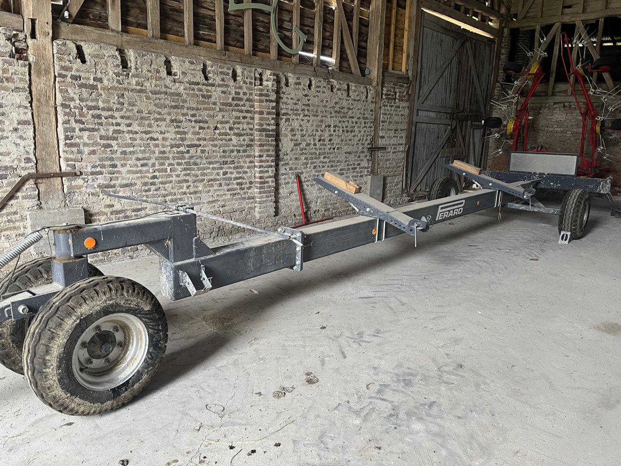 Schneidwerkswagen typu Perard 4 RGC NF650M, Gebrauchtmaschine v VERT TOULON (Obrázek 2)