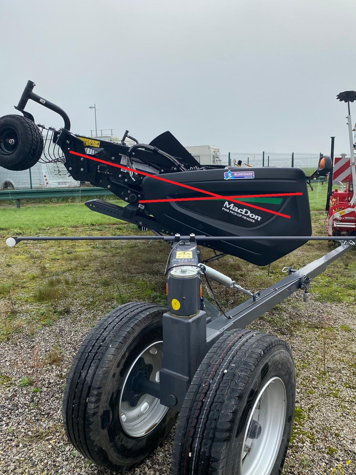 Schneidwerkswagen des Typs Perard 4RST NF650M, Gebrauchtmaschine in CONDE SUR VIRE (Bild 3)