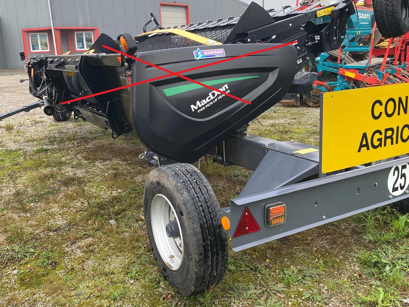 Schneidwerkswagen des Typs Perard 4RST NF650M, Gebrauchtmaschine in CONDE SUR VIRE (Bild 2)