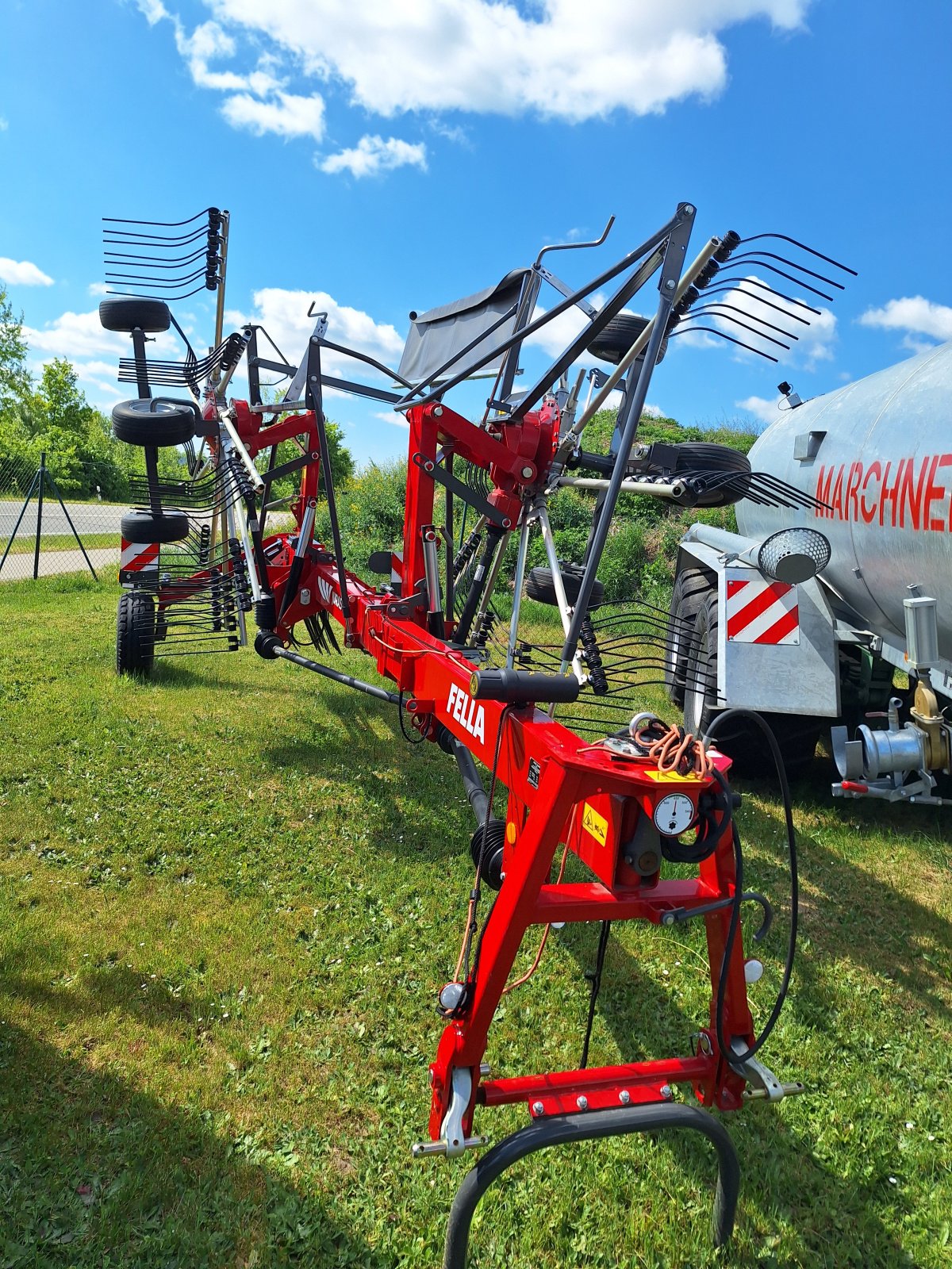 Schwader des Typs Agco TS 1401, Neumaschine in Nittenau (Bild 2)
