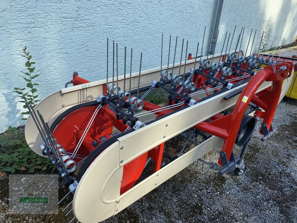 Schwader des Typs Akpil Bandrechen, Neumaschine in Wartberg (Bild 2)