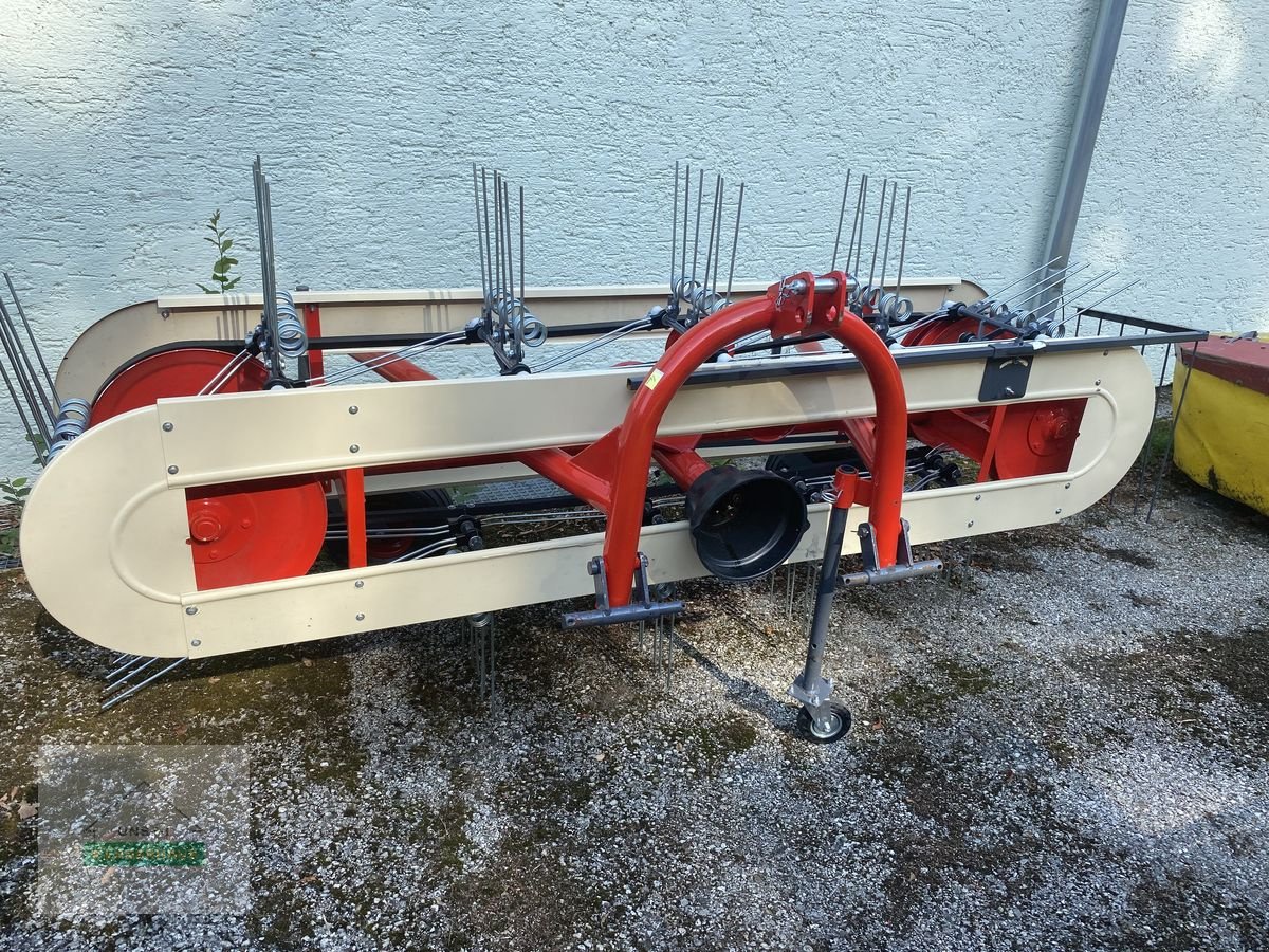 Schwader des Typs Akpil Bandrechen, Neumaschine in Wartberg (Bild 1)