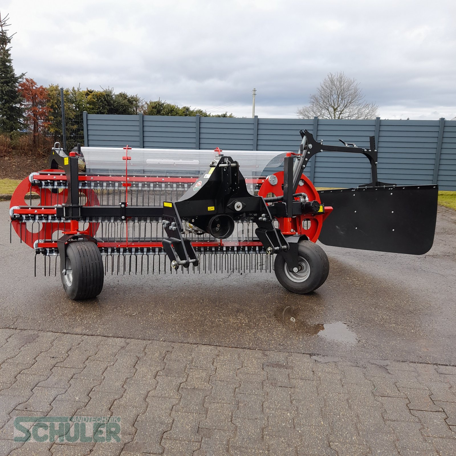 Schwader des Typs BB-Umwelttechnik Clementer 250 F ECO, Neumaschine in St. Märgen (Bild 2)