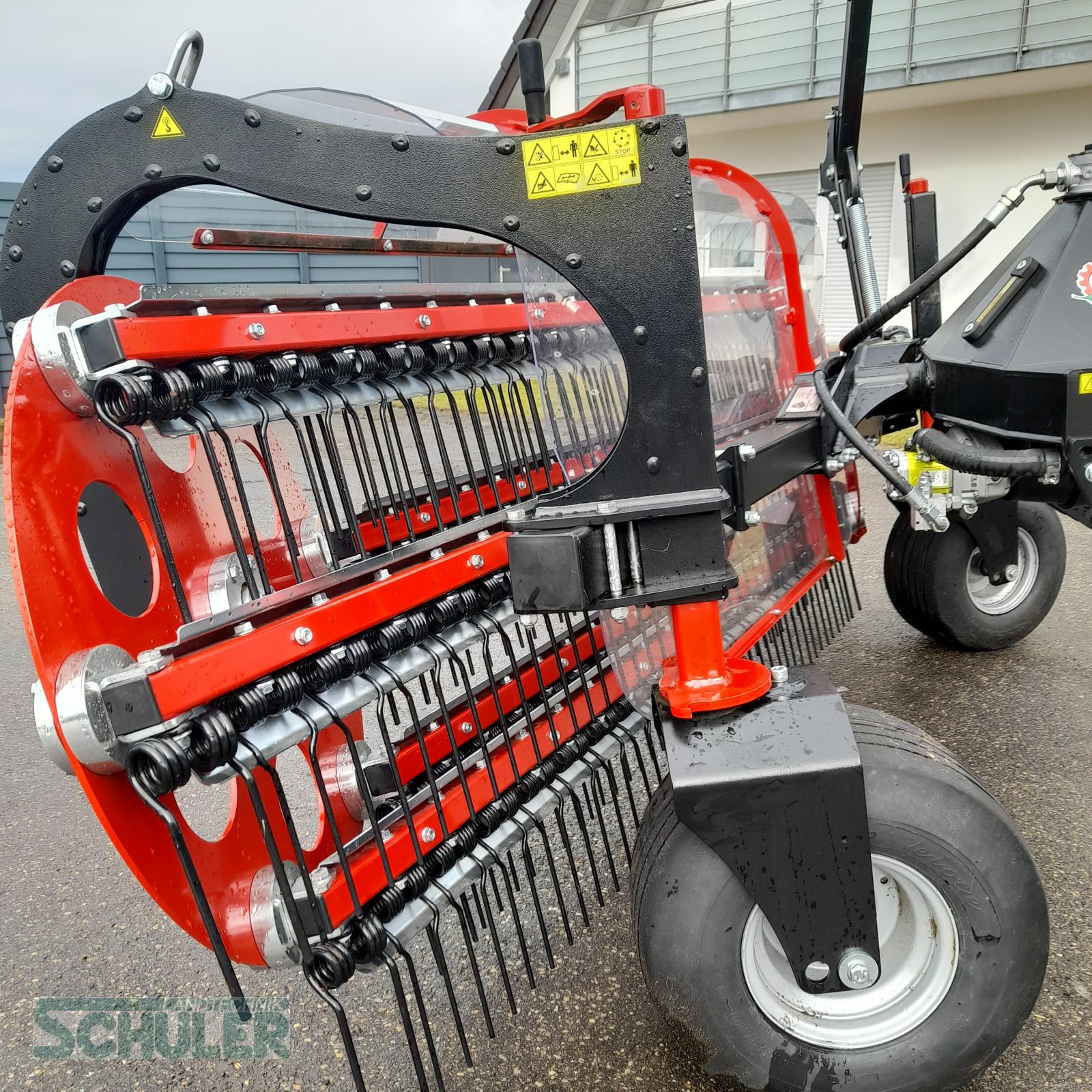 Schwader des Typs BB-Umwelttechnik Clementer 250 F ECO, Neumaschine in St. Märgen (Bild 4)