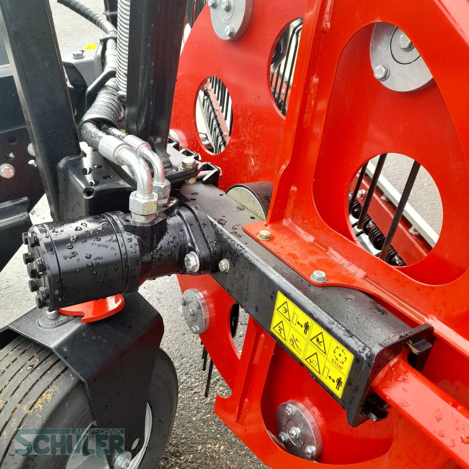 Schwader des Typs BB-Umwelttechnik Clementer 250 F ECO, Neumaschine in St. Märgen (Bild 5)