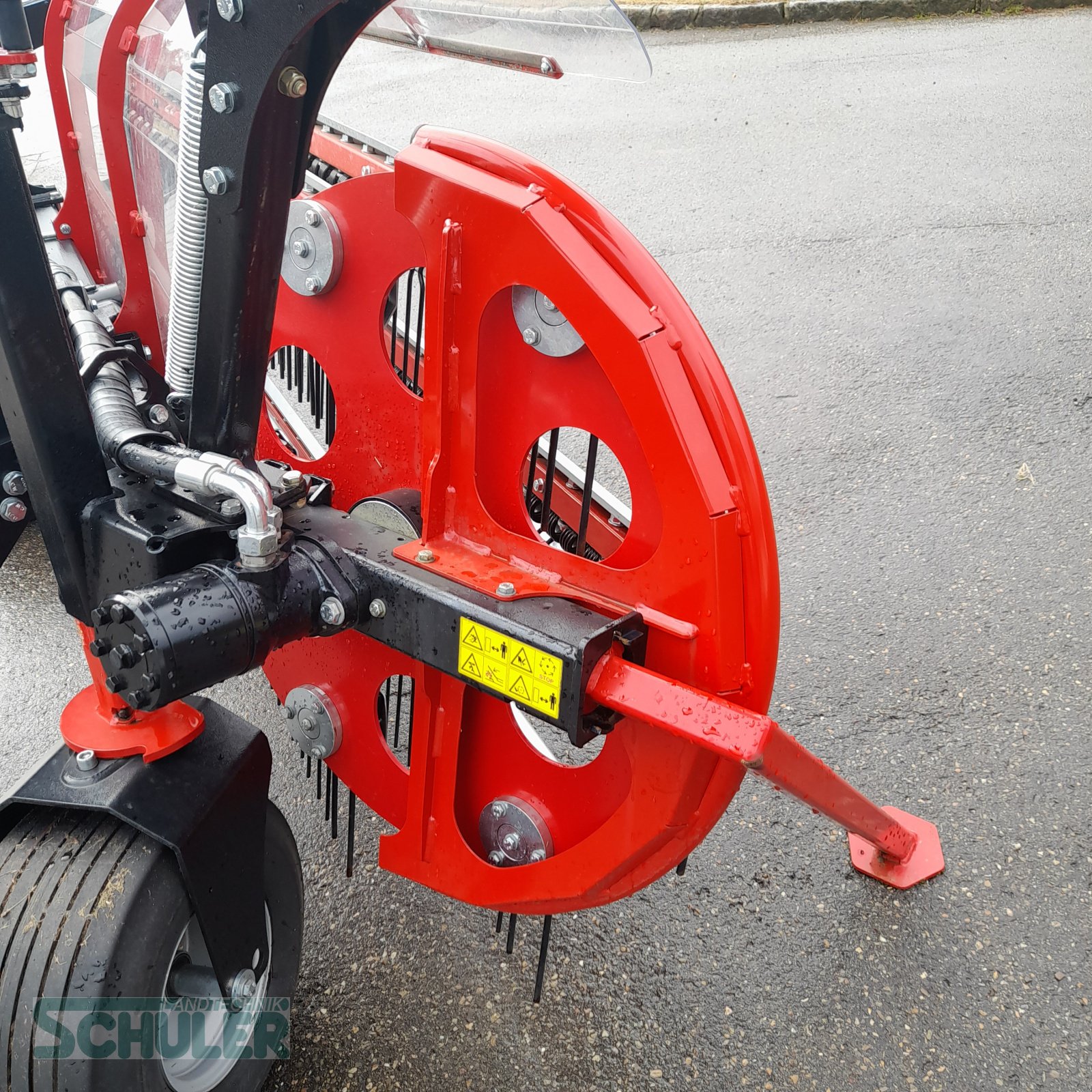 Schwader des Typs BB-Umwelttechnik Clementer 250 F ECO, Neumaschine in St. Märgen (Bild 7)