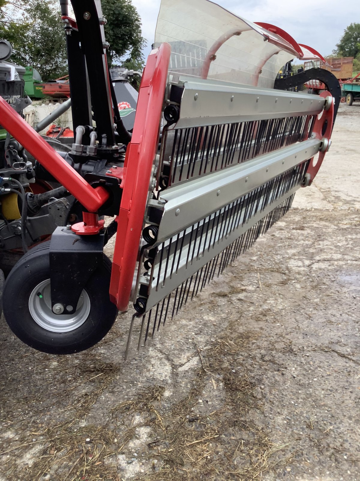 Schwader des Typs BB-Umwelttechnik Clementer 300 F Eco, Gebrauchtmaschine in Lindau (Bild 1)