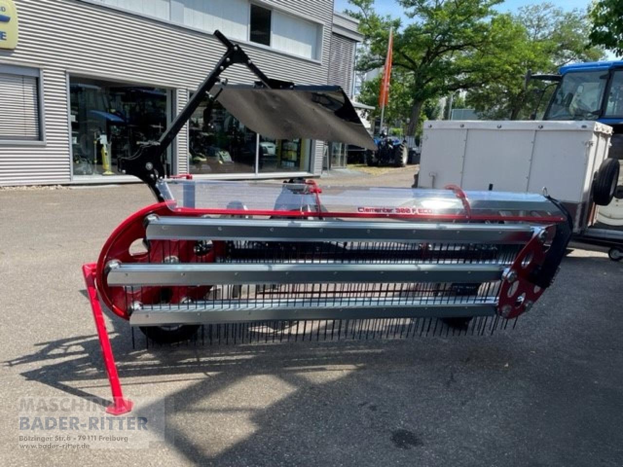 Schwader des Typs BB-Umwelttechnik Clementer 300F ECO, Neumaschine in Freiburg (Bild 1)