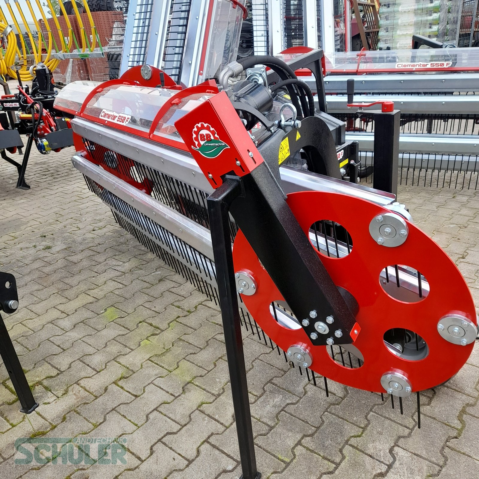 Schwader des Typs BB-Umwelttechnik Clementer 550 F, Neumaschine in St. Märgen (Bild 3)