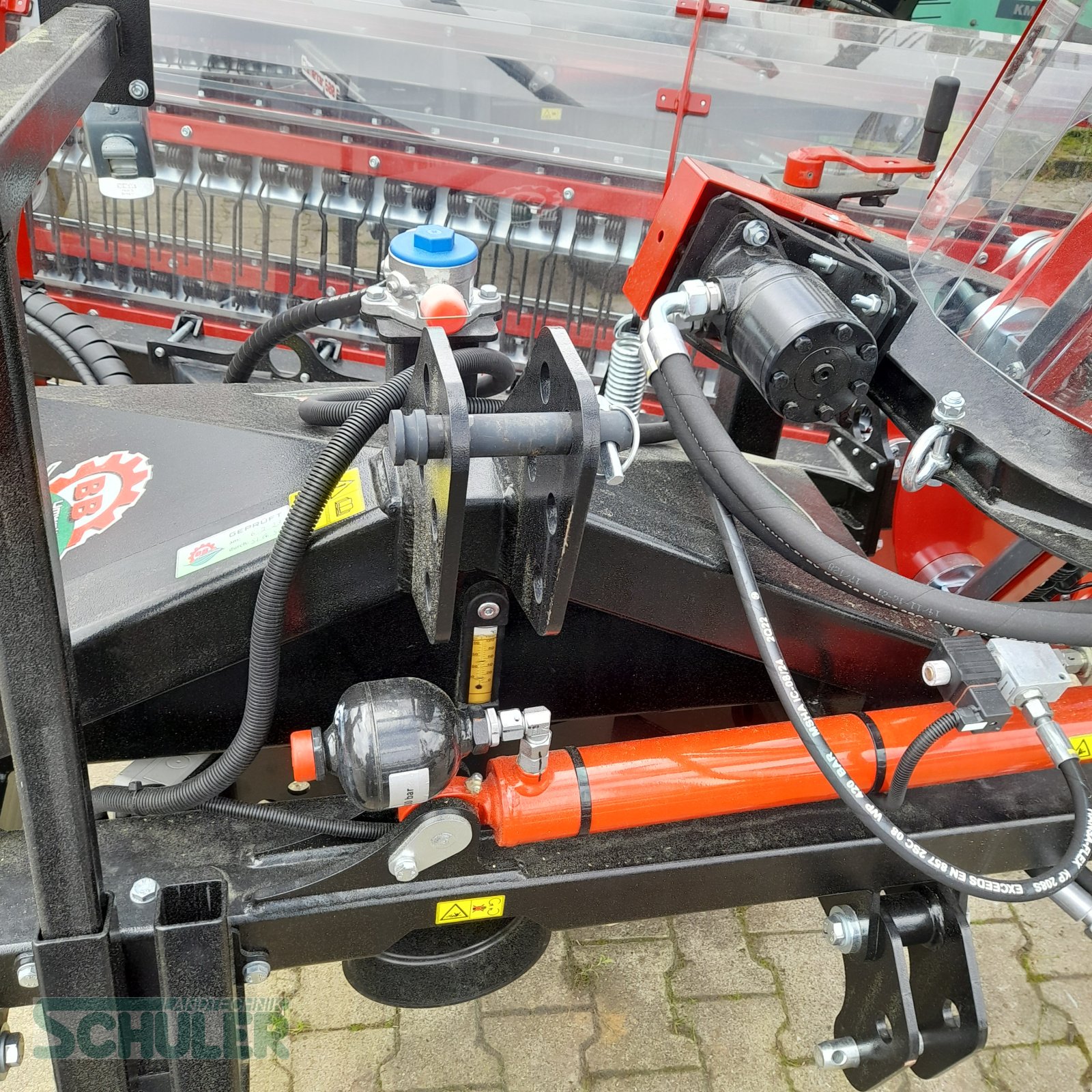 Schwader des Typs BB-Umwelttechnik Clementer 550 F, Neumaschine in St. Märgen (Bild 4)