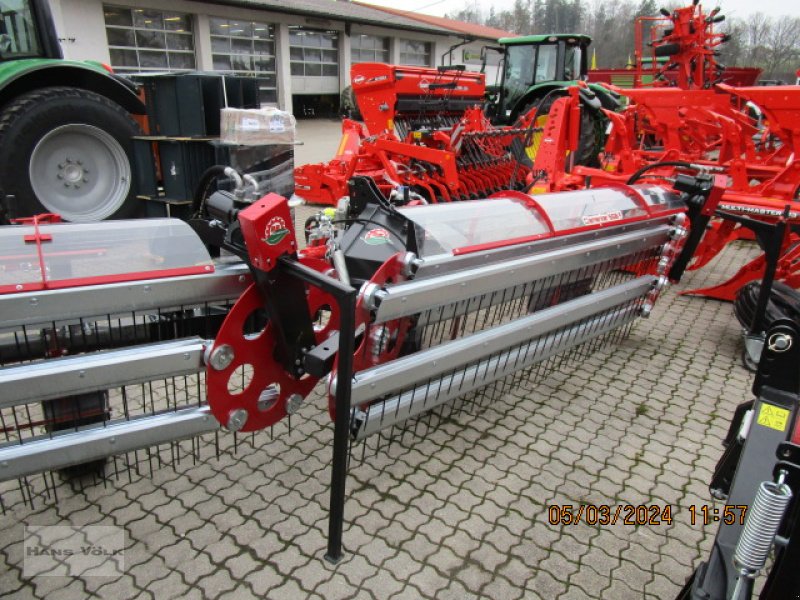 Schwader des Typs BB-Umwelttechnik Clementer 550 F, Neumaschine in Soyen (Bild 3)
