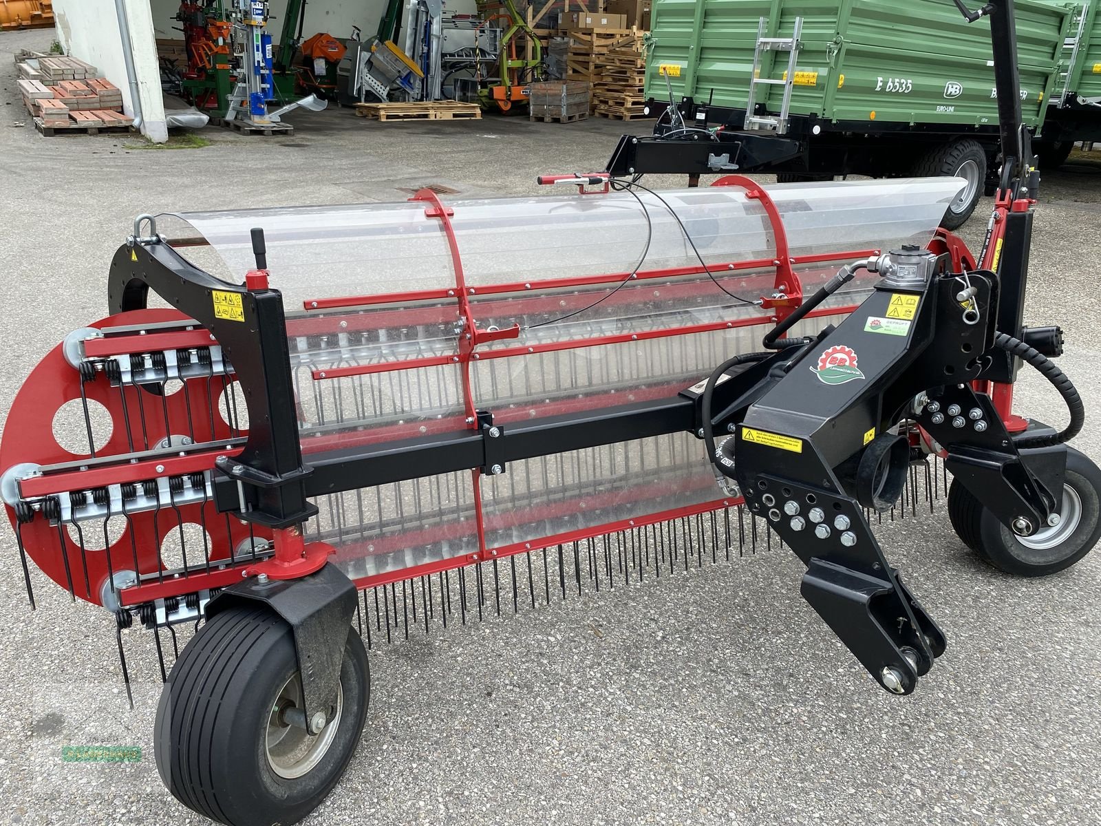 Schwader Türe ait BB-Umwelttechnik Kammschwader Clementer 300 F ECO Silage 6, Vorführmaschine içinde Wartberg (resim 3)