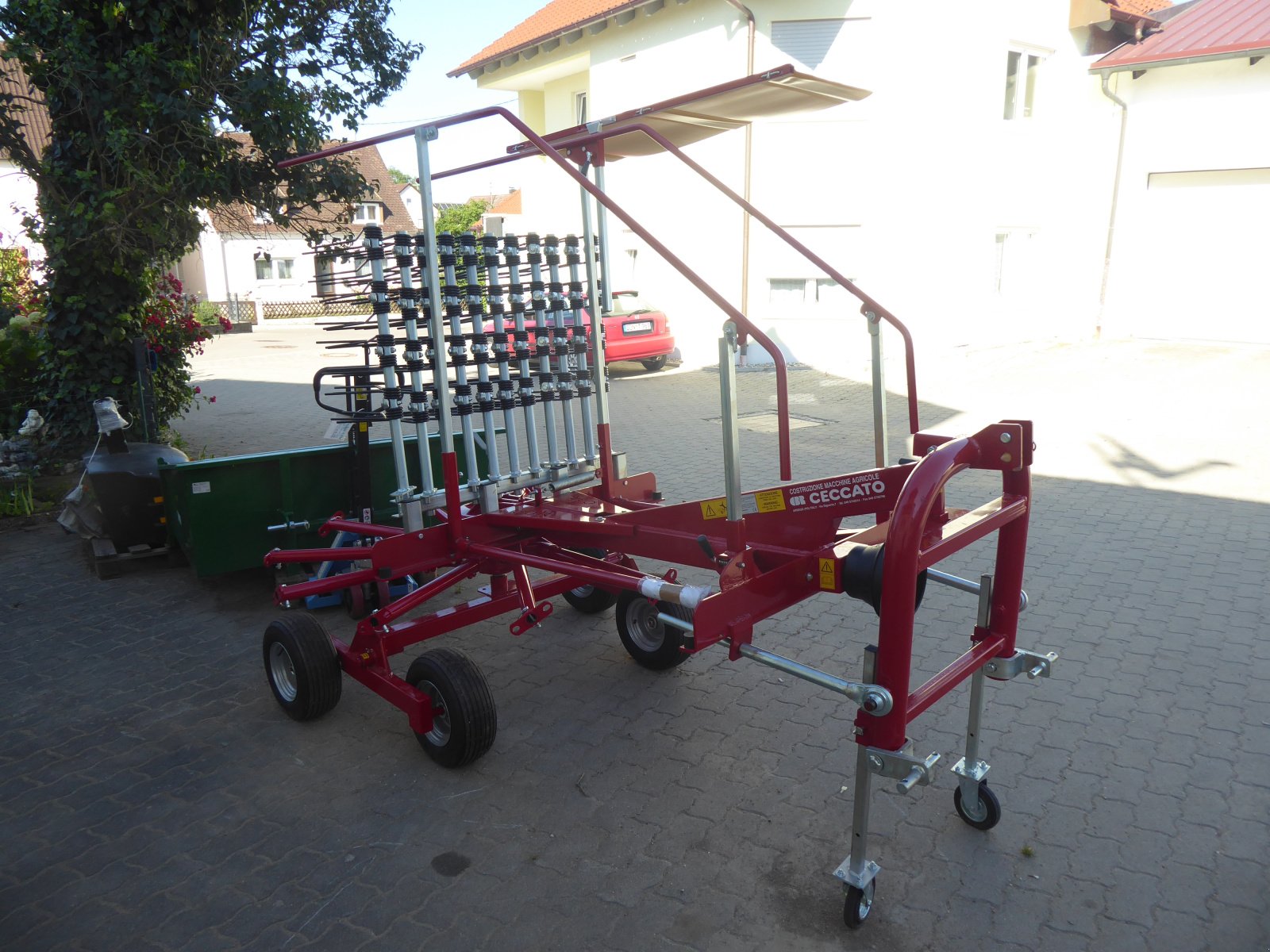 Schwader des Typs Ceccato 4,20m Heckschwader, Neumaschine in Marxheim (Bild 1)