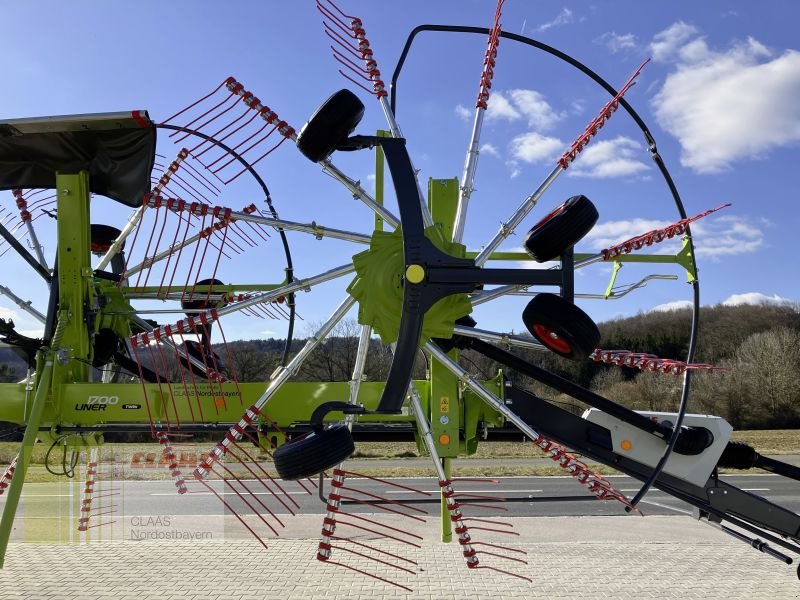 Schwader des Typs CLAAS LINER 1700 TWIN, Neumaschine in Freystadt (Bild 9)